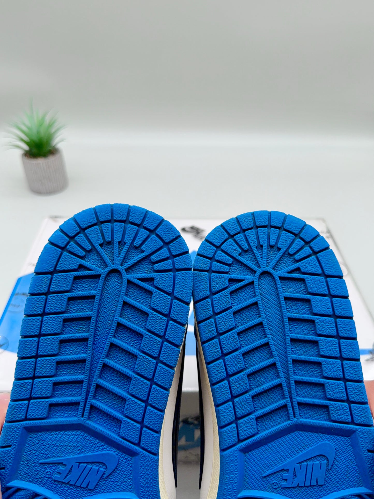 Jordan 1 Low Travis Scott Fragment