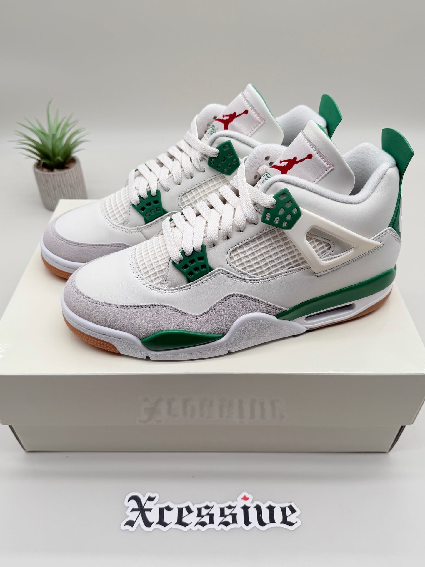 Jordan 4 SB Pine Green