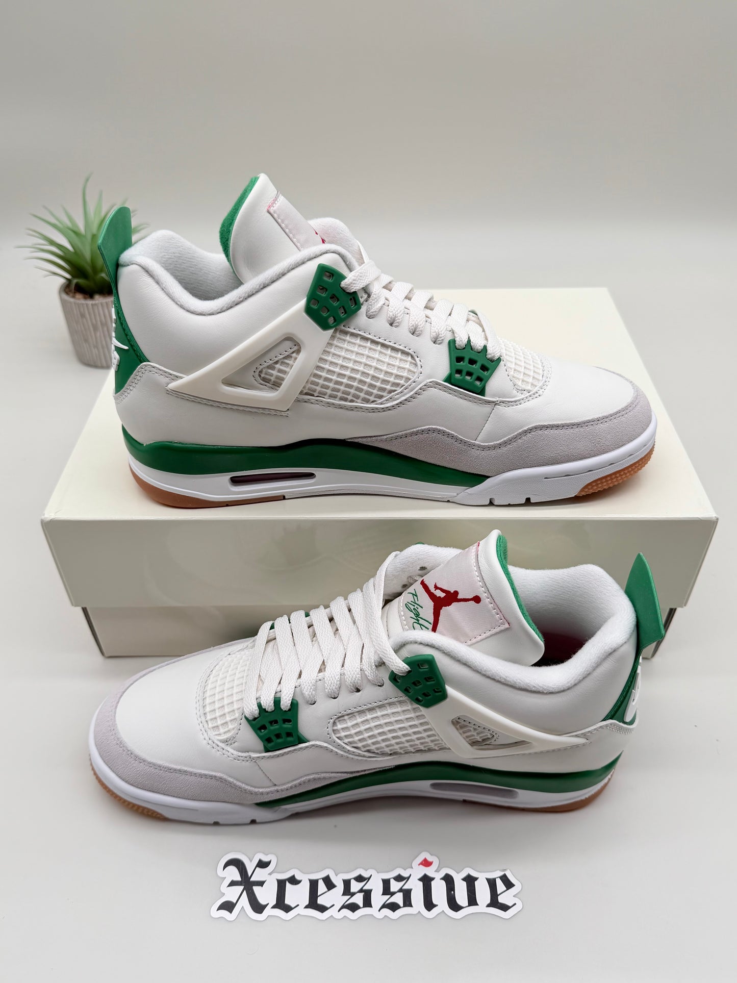 Jordan 4 SB Pine Green
