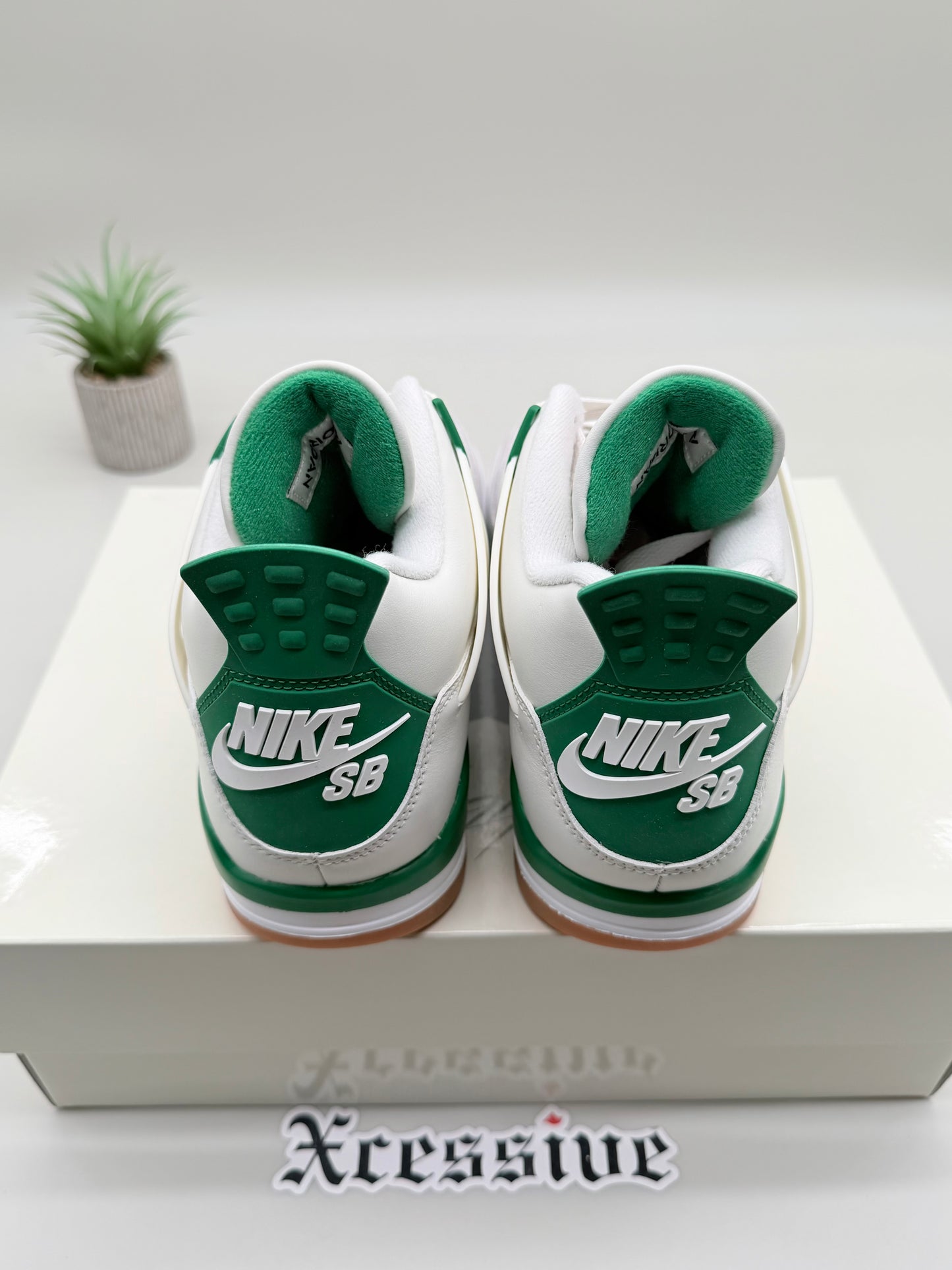 Jordan 4 SB Pine Green