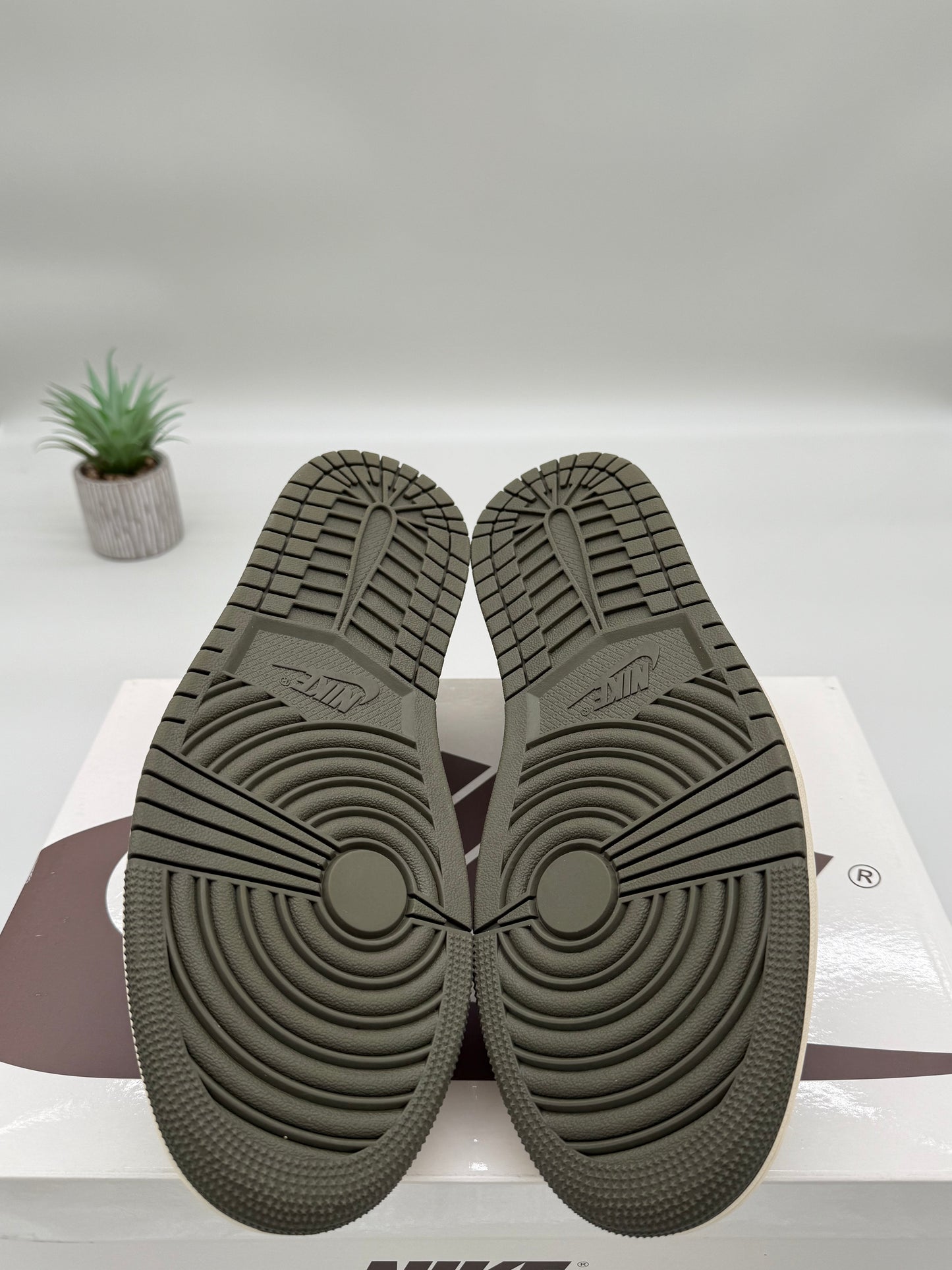 Jordan 1 Low Travis Scott Medium Olive