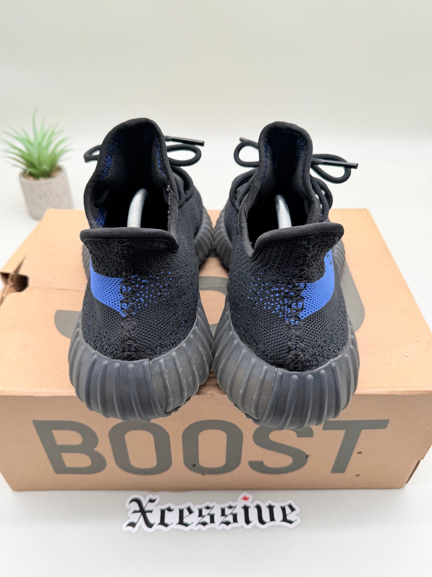 adidas Yeezy Boost 350 V2 Dazzling Blue