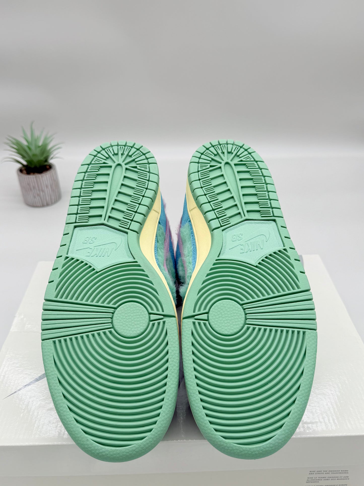 Nike SB Dunk Low Verdy Visty