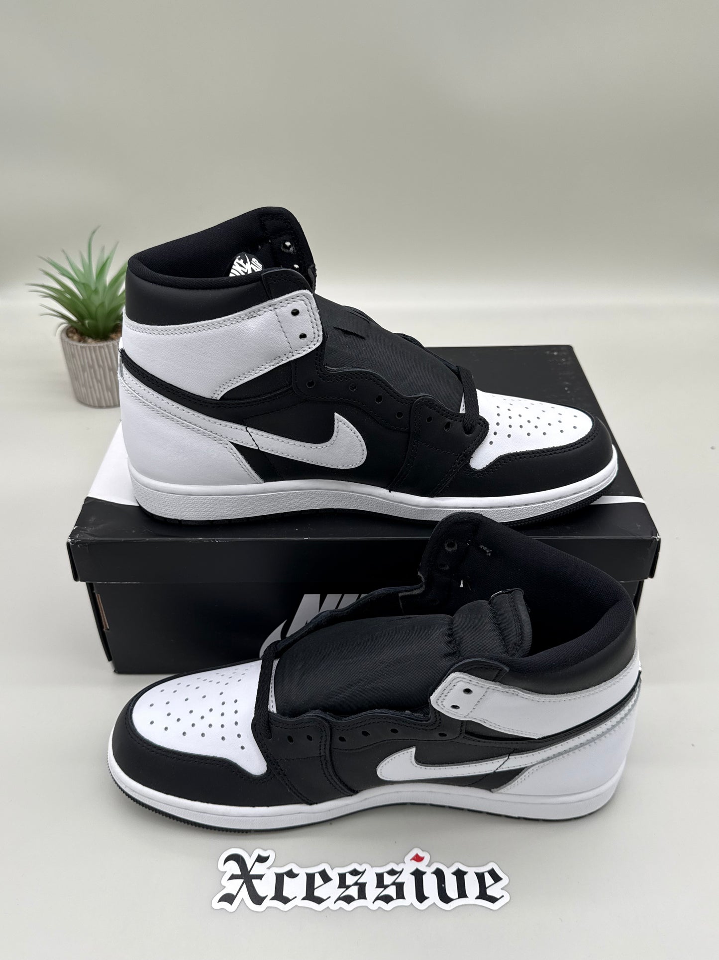 Jordan 1 Black White