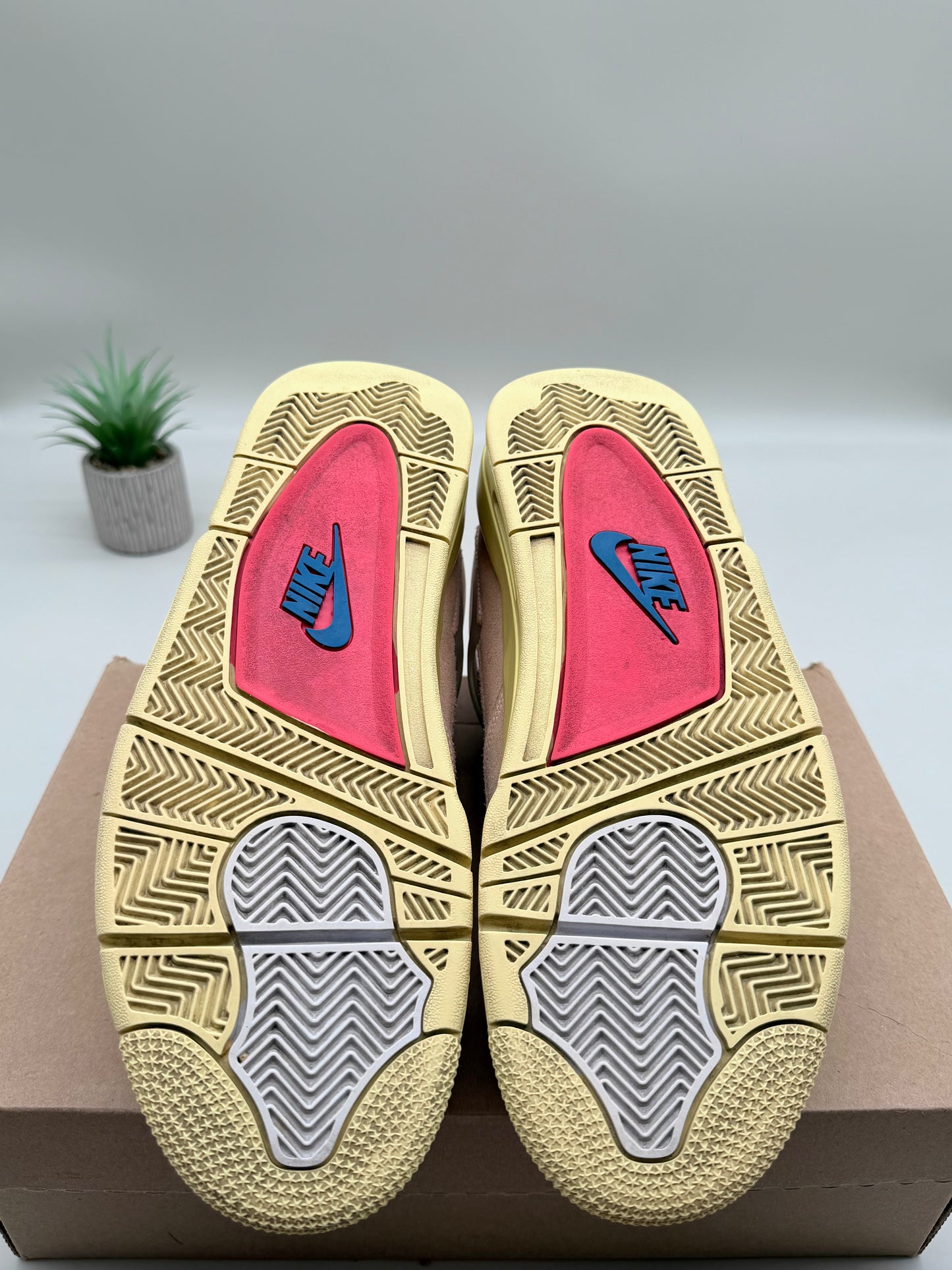 Jordan 4 Union Guava