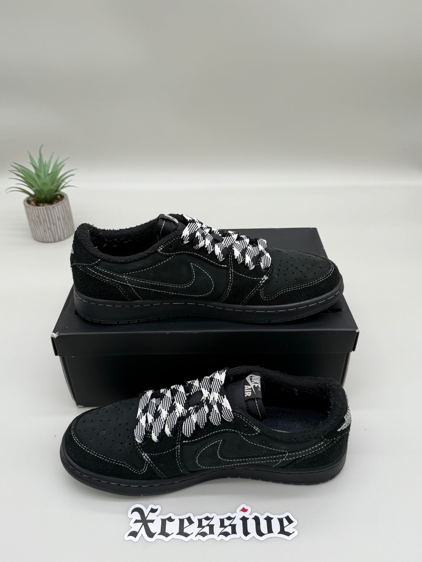 Jordan 1 Low Travis Scott Phantom