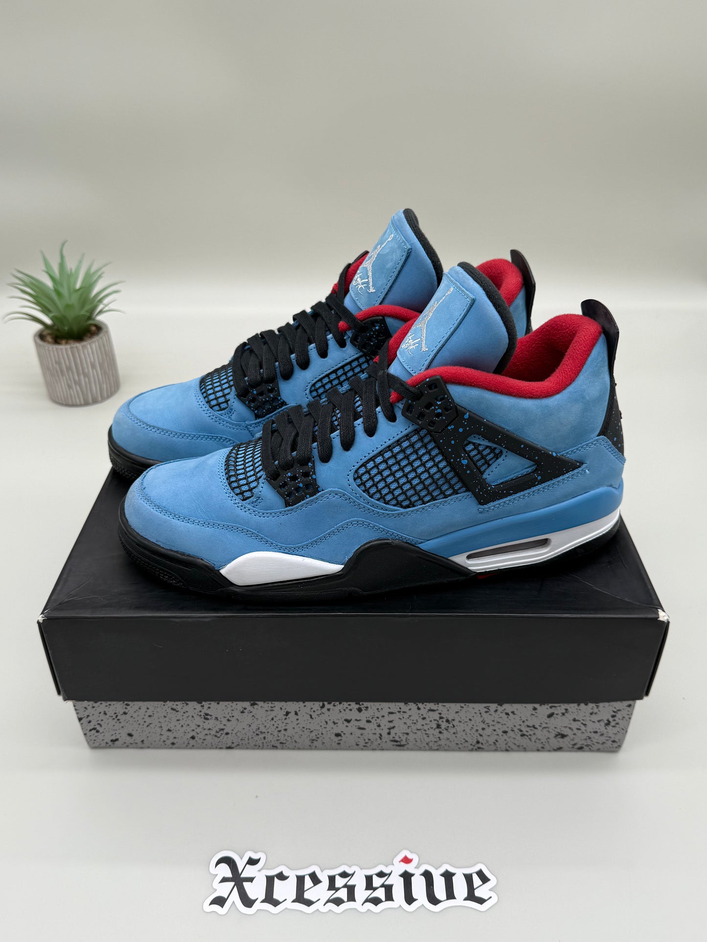 Jordan 4 Travis Scott