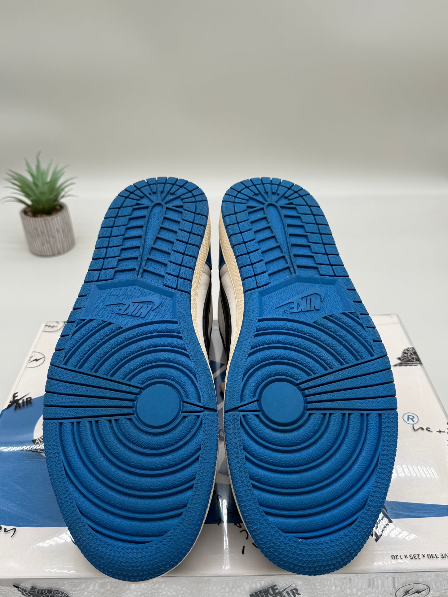 Jordan 1 Low Travis Scott Fragment