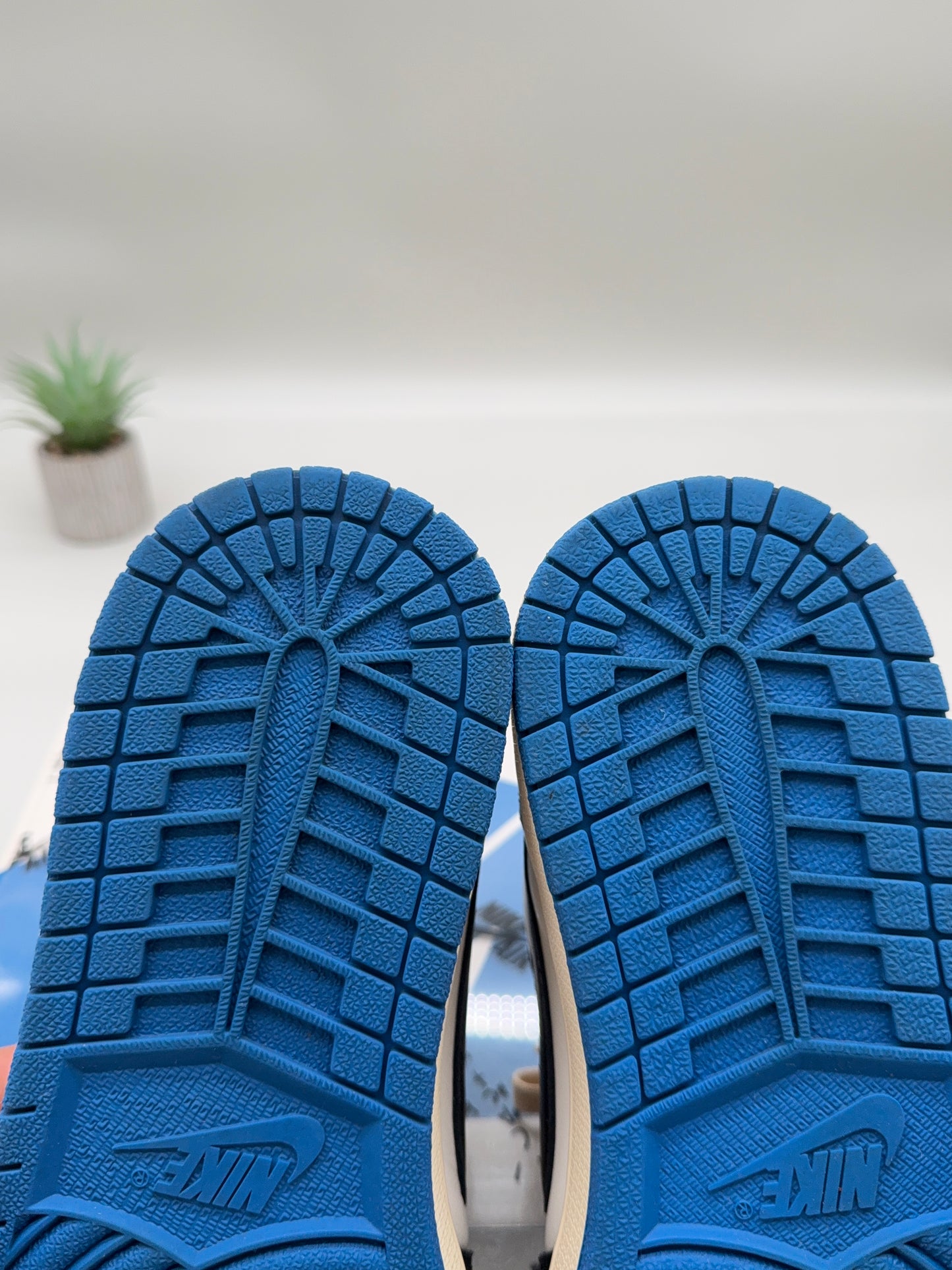 Jordan 1 Low Travis Scott Fragment