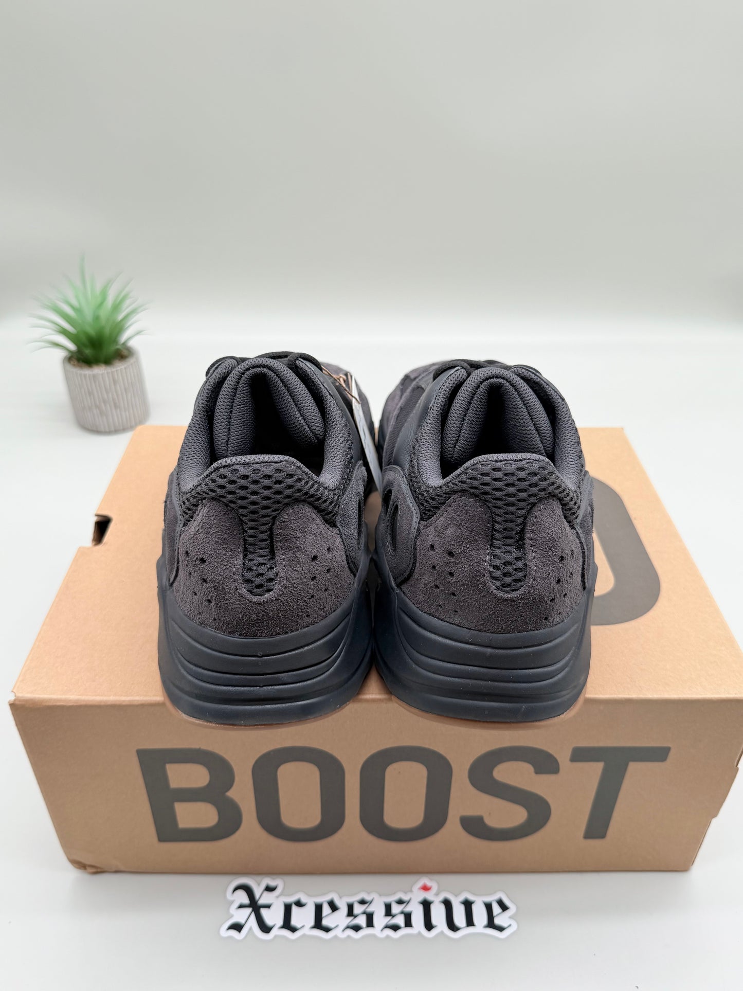 adidas Yeezy Boost 700 Utility Black
