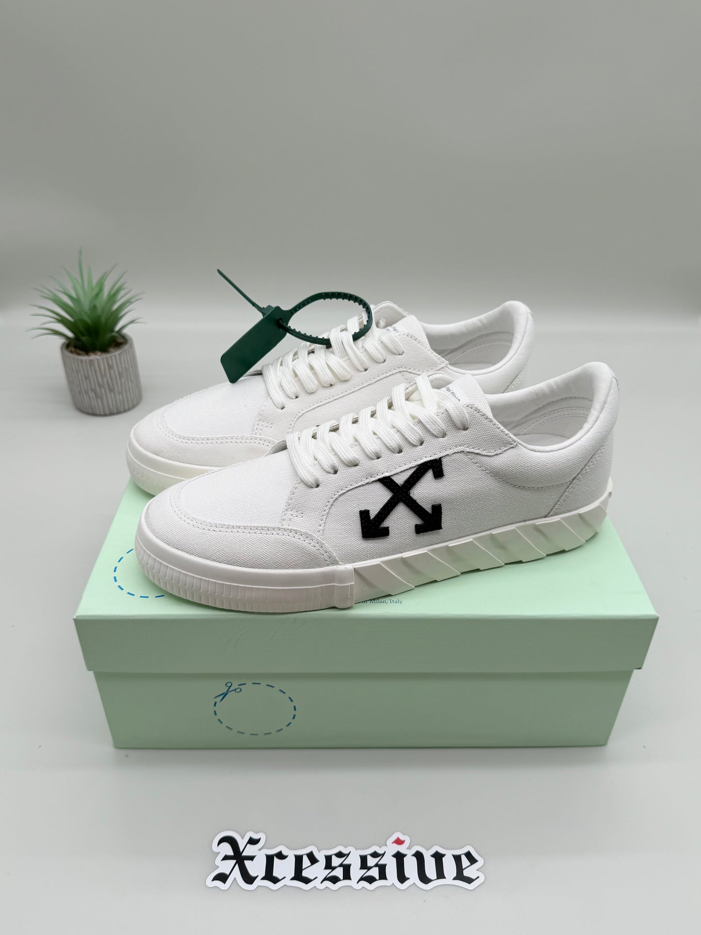 Off-White Vulcanized Low Canvas White Black