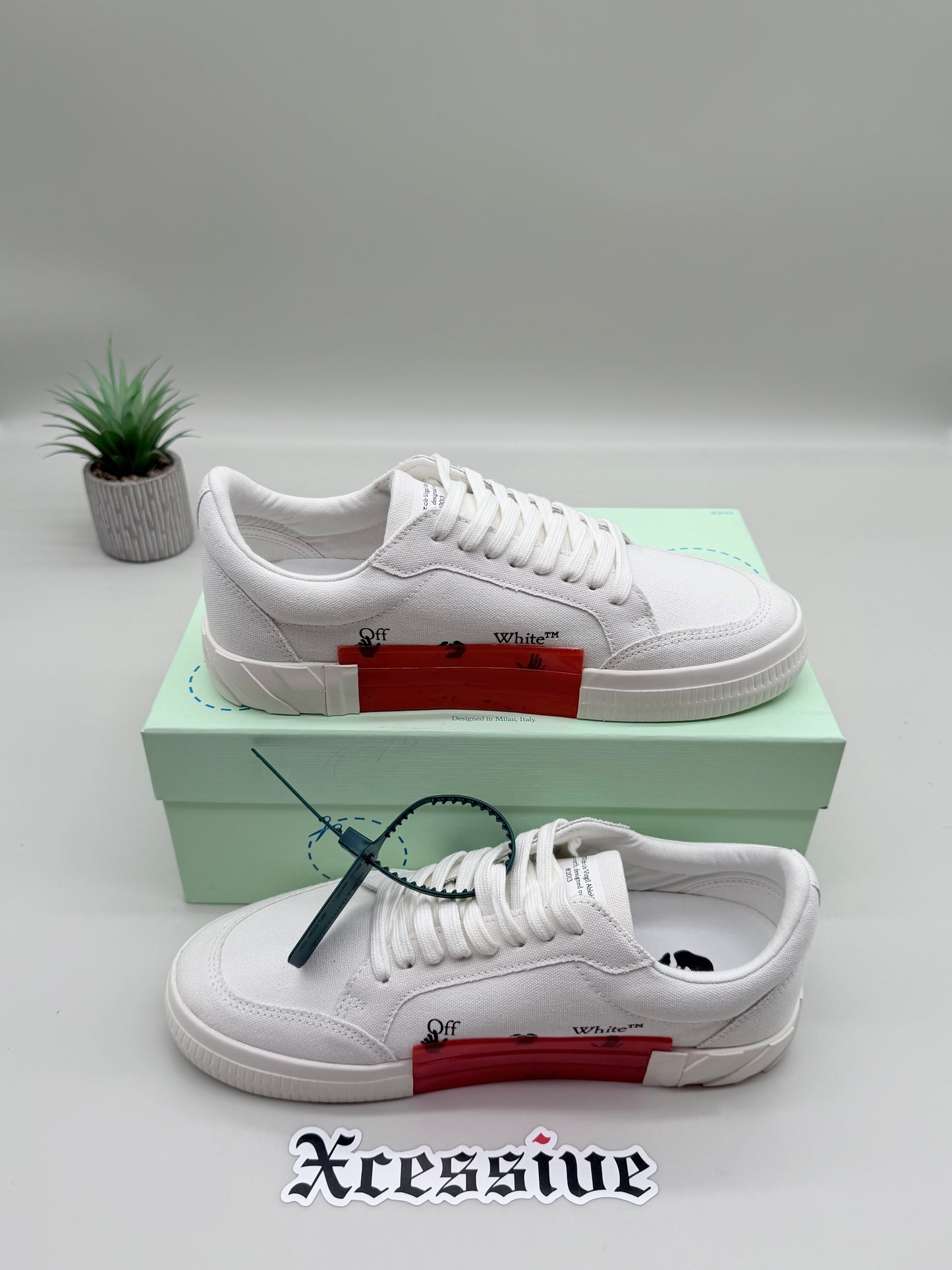 Off-White Vulcanized Low Canvas White Black