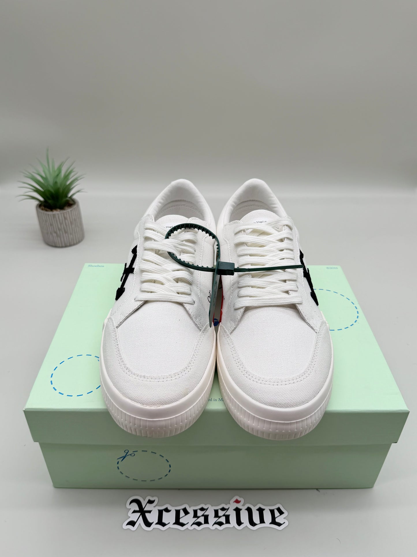 Off-White Vulcanized Low Canvas White Black