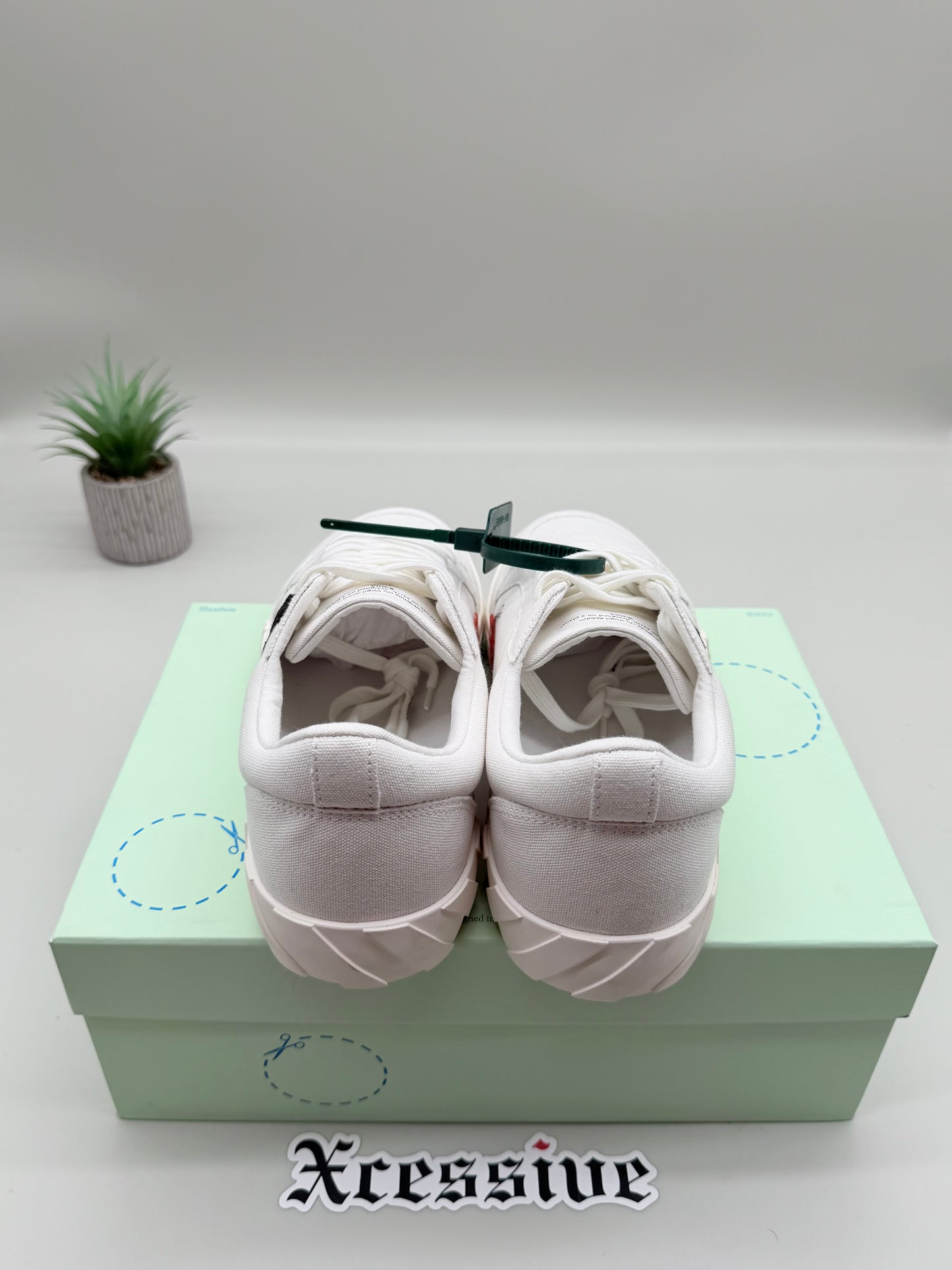 Off-White Vulcanized Low Canvas White Black