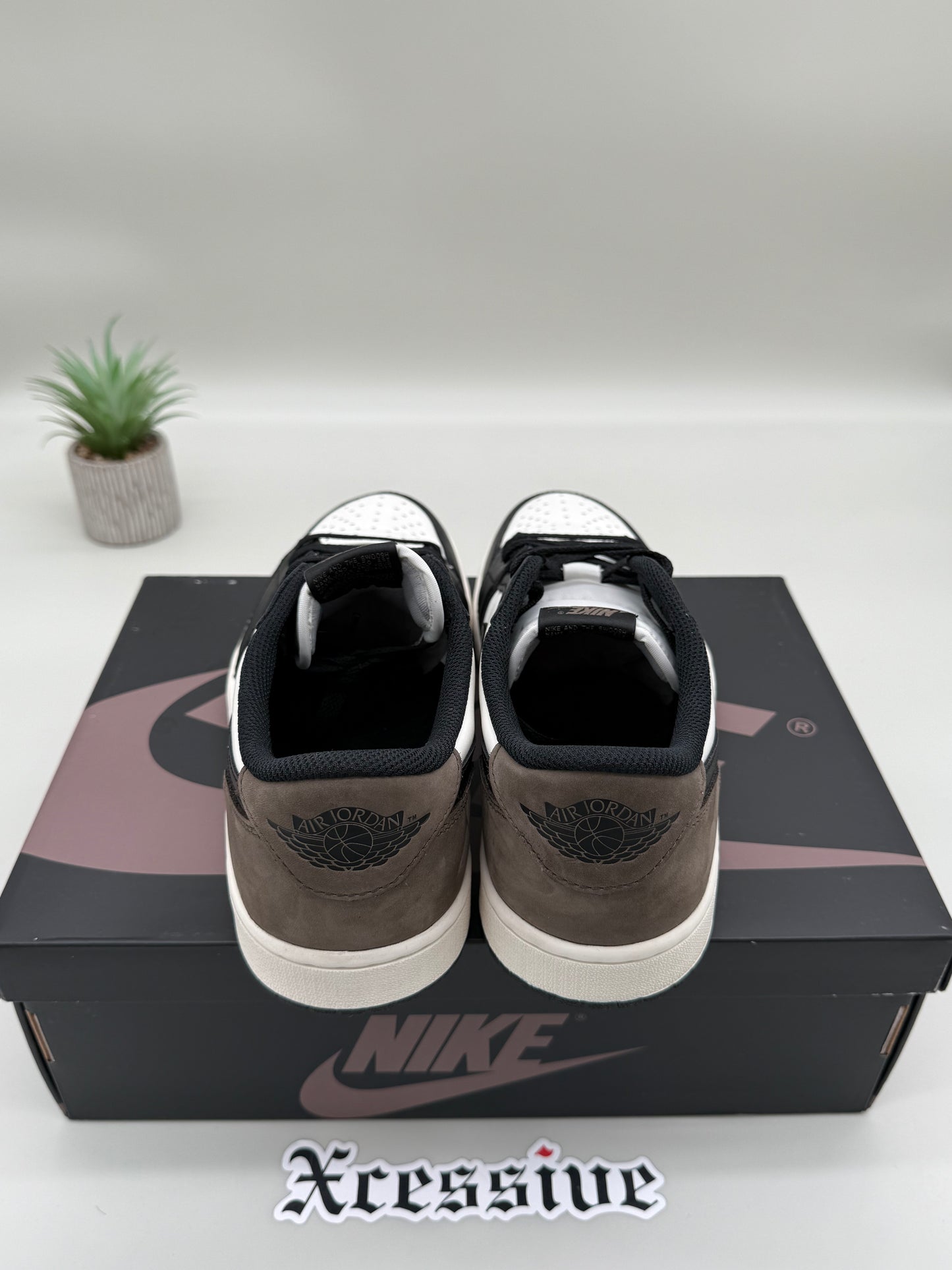 Jordan 1 Low Mocha