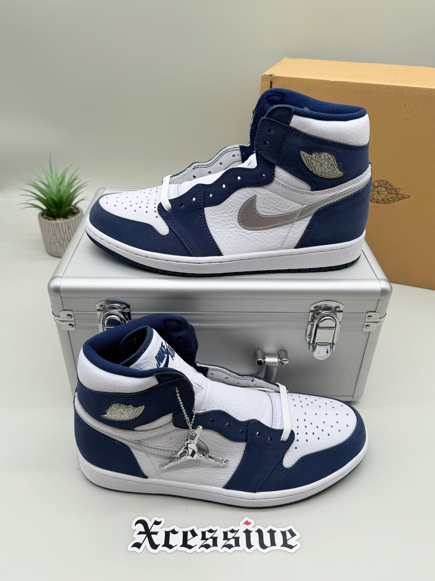 Jordan 1 Retro High CO.JP Midnight Navy Suitcase