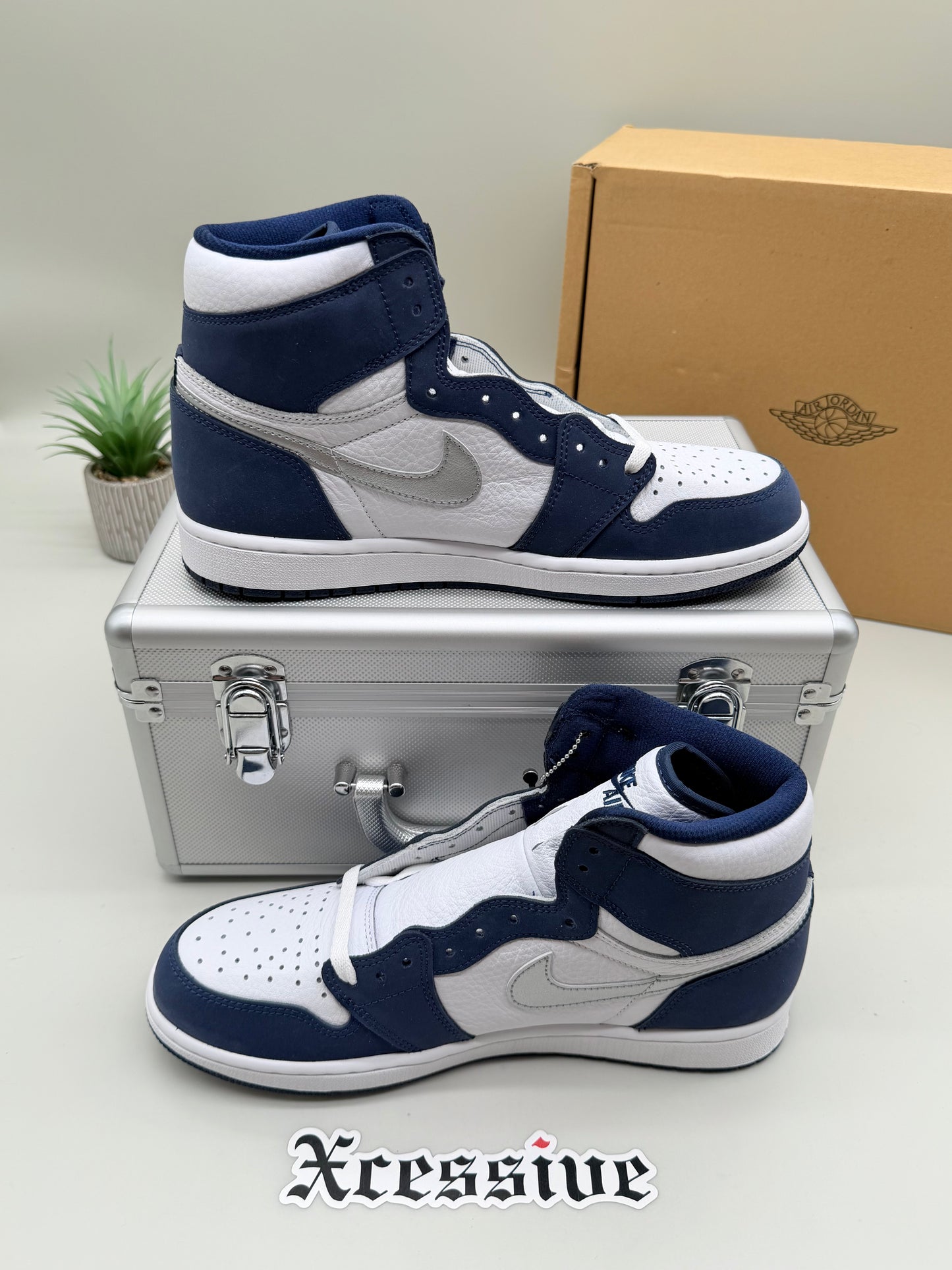 Jordan 1 Retro High CO.JP Midnight Navy Suitcase