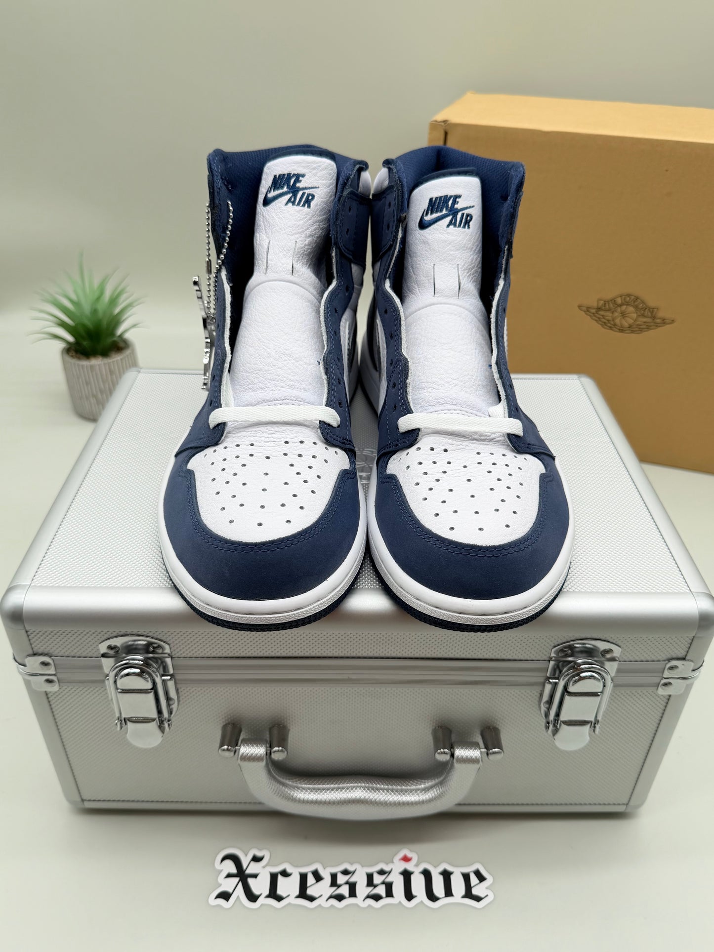 Jordan 1 Retro High CO.JP Midnight Navy Suitcase