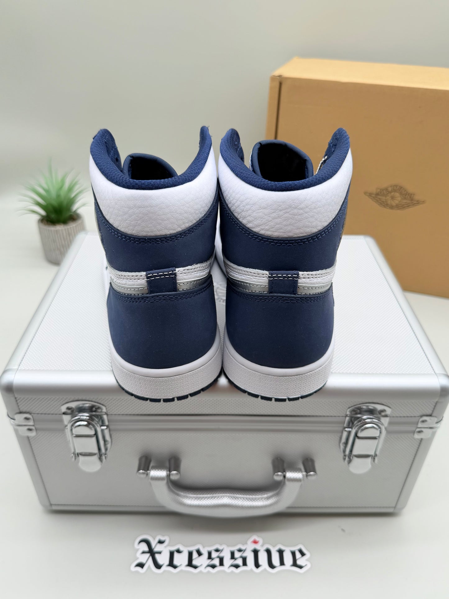 Jordan 1 Retro High CO.JP Midnight Navy Suitcase