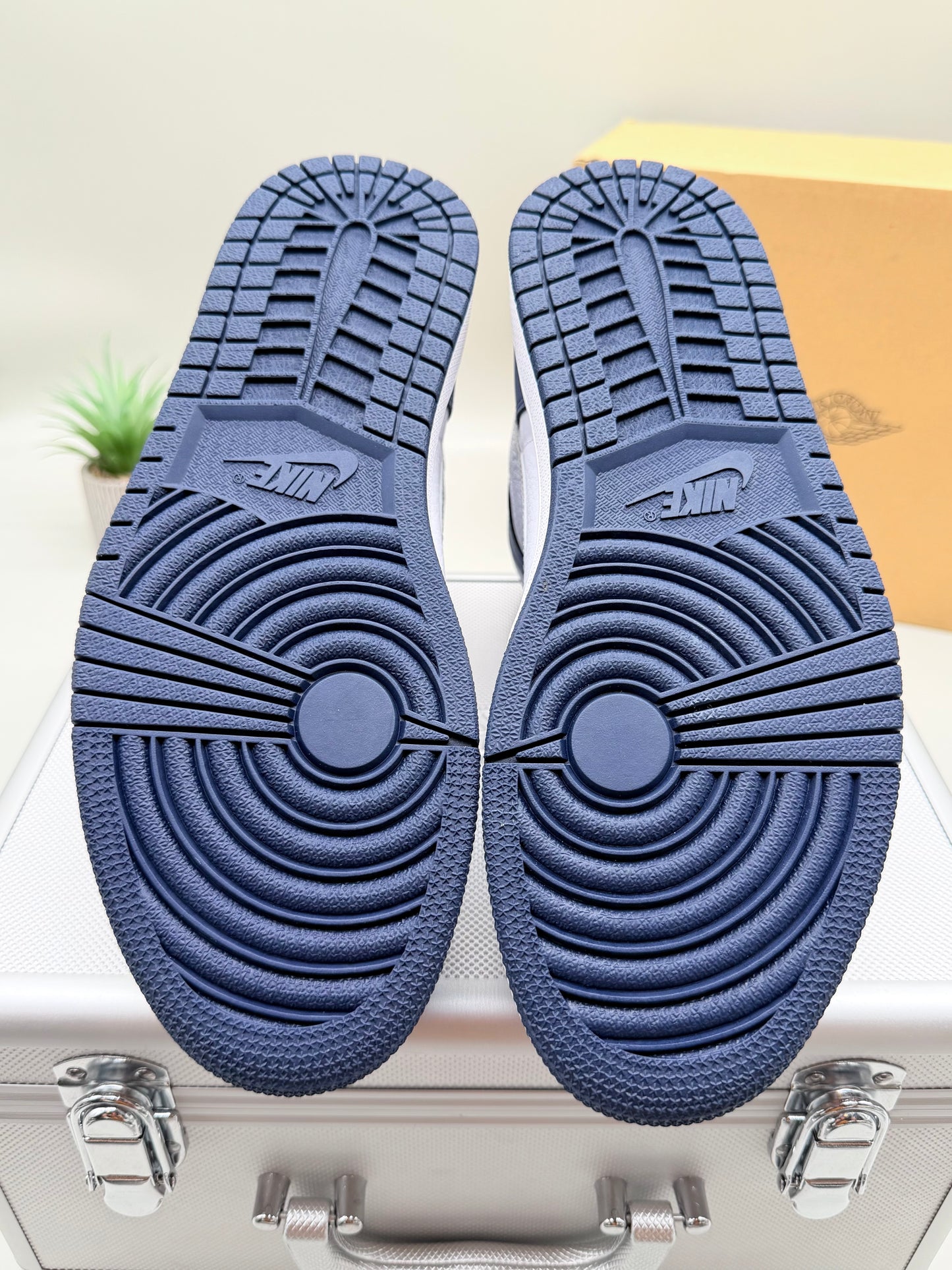 Jordan 1 Retro High CO.JP Midnight Navy Suitcase