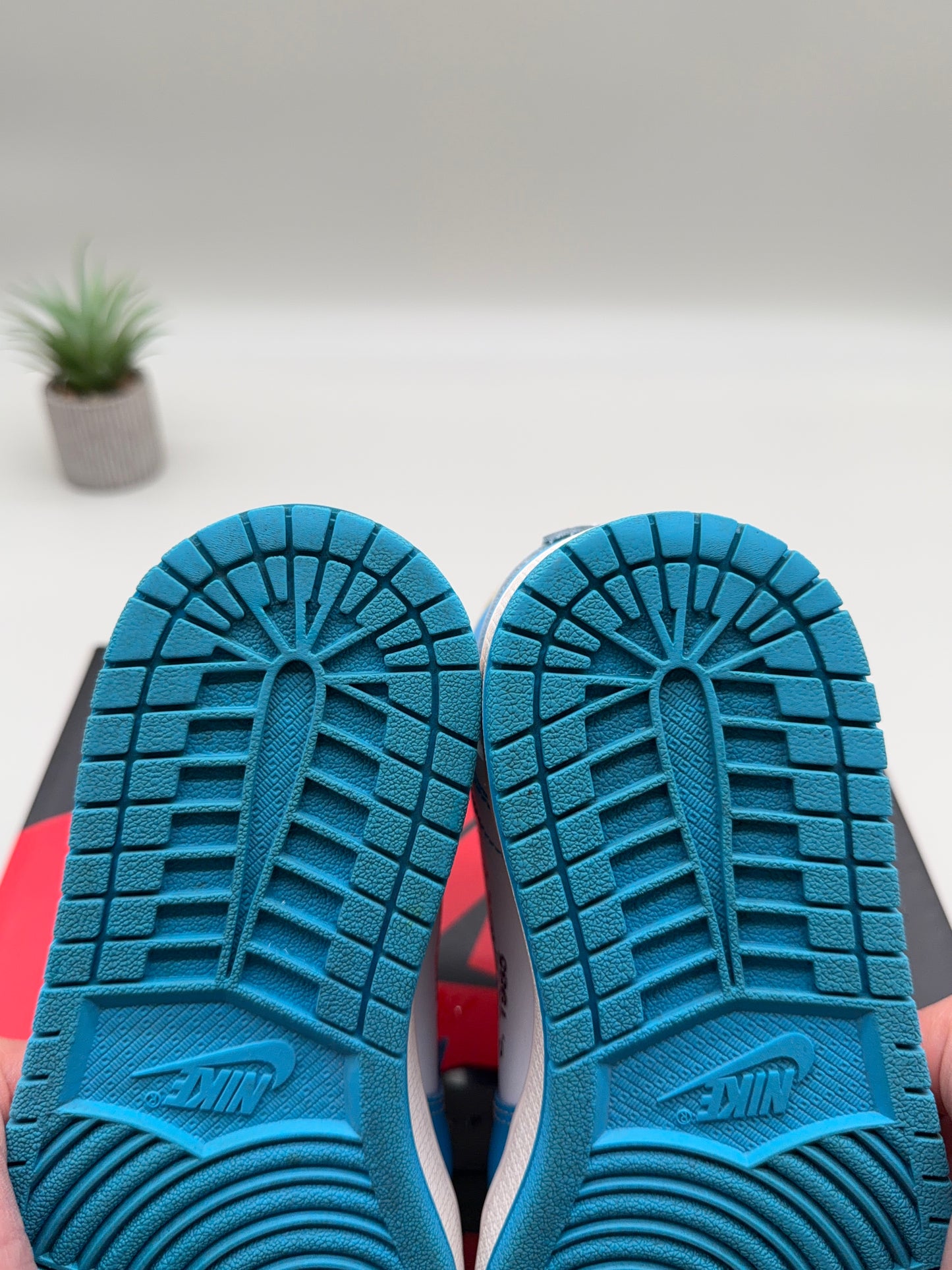 Off-White Jordan 1 UNC