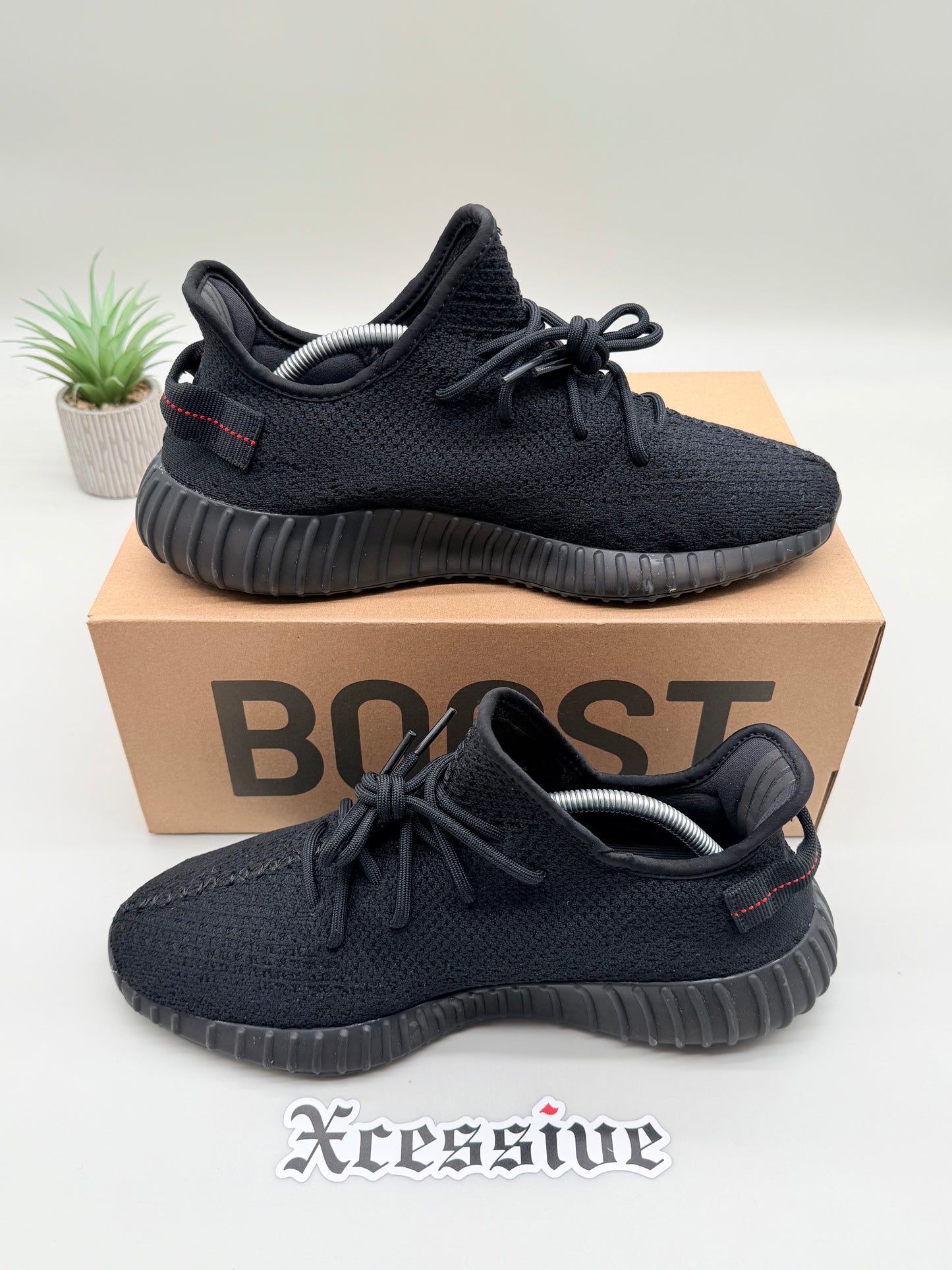 Adidas Yeezy Boost 350 V2 Bred