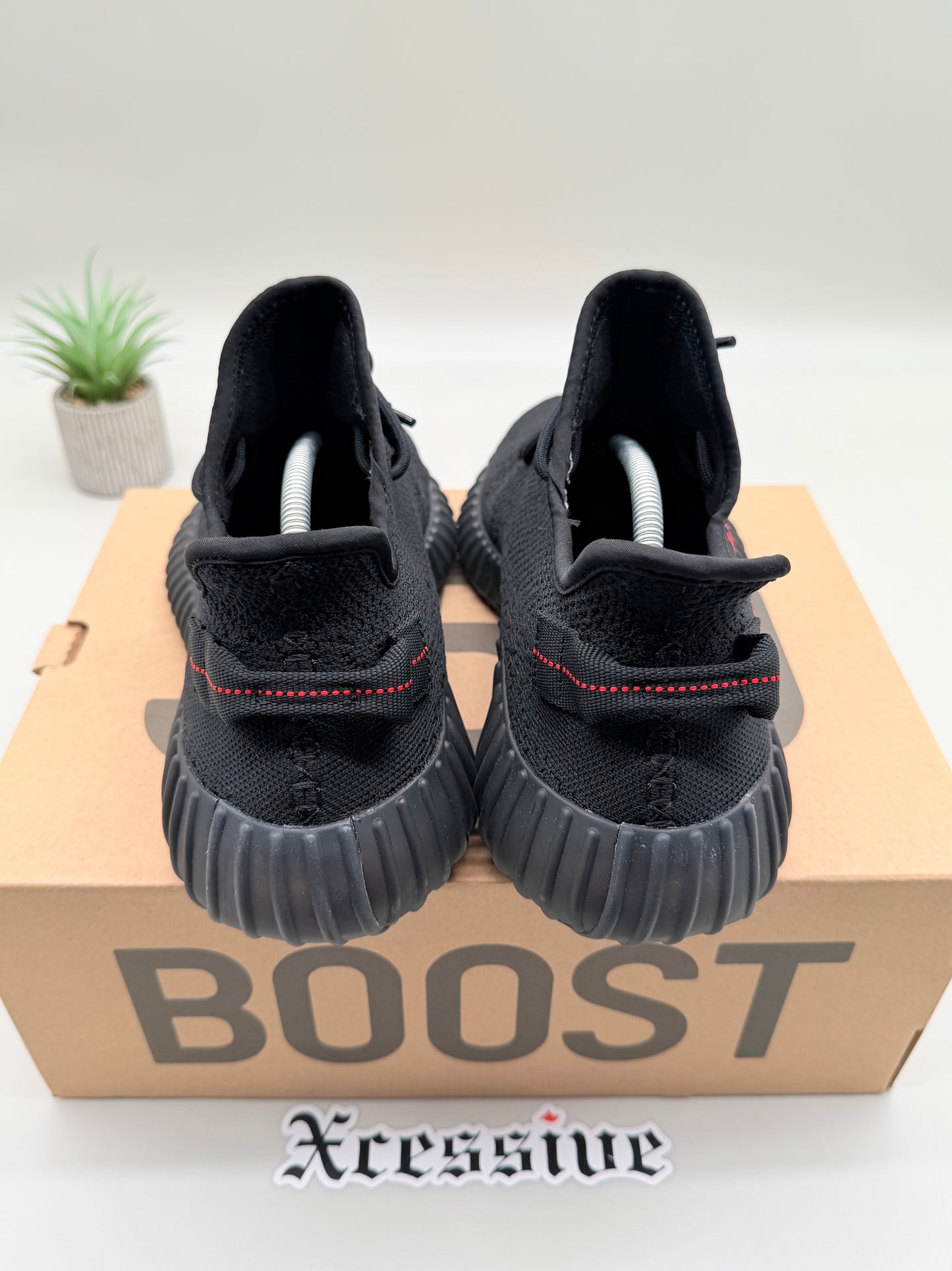 Adidas Yeezy Boost 350 V2 Bred