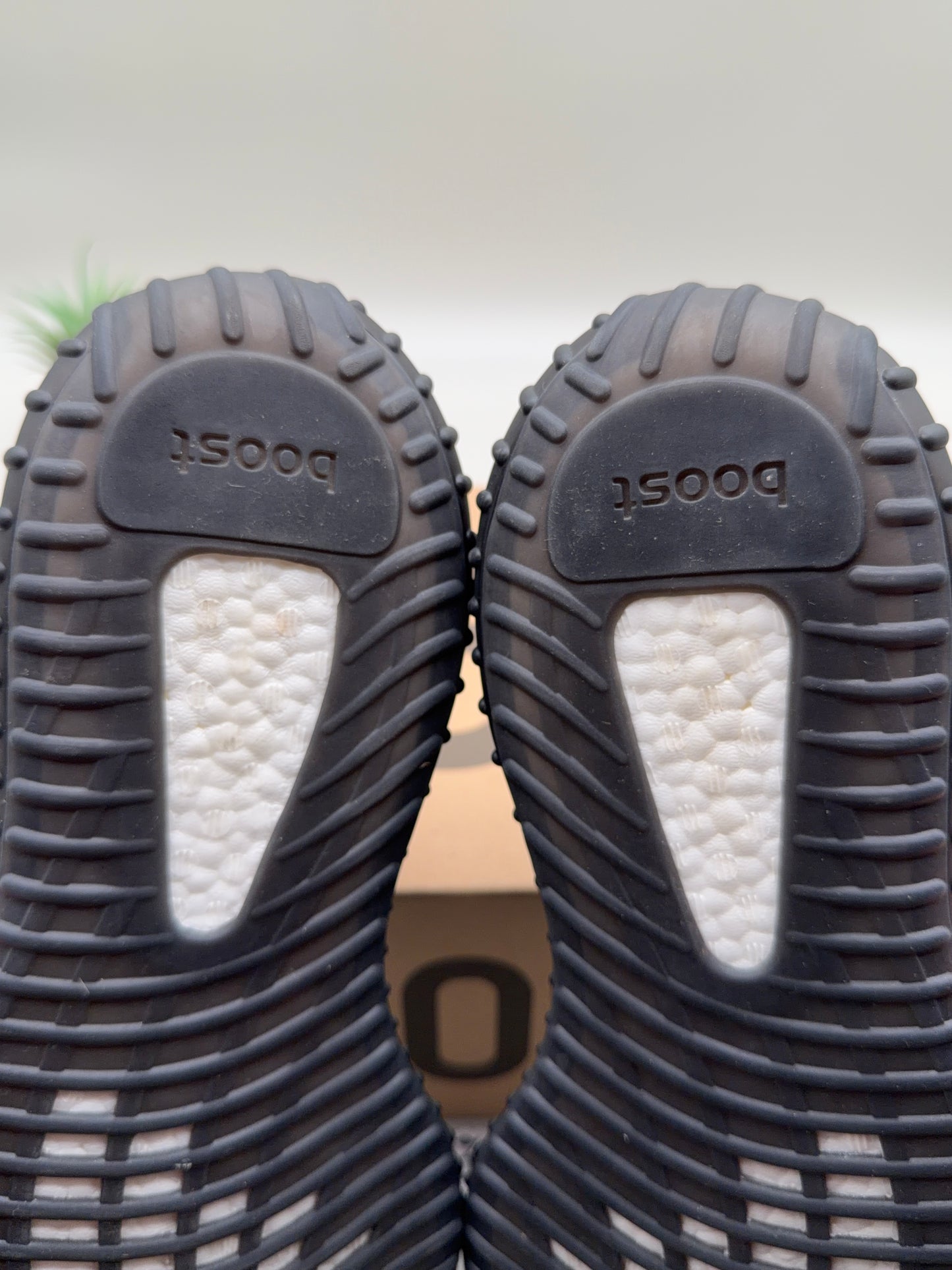 Adidas Yeezy Boost 350 V2 Bred