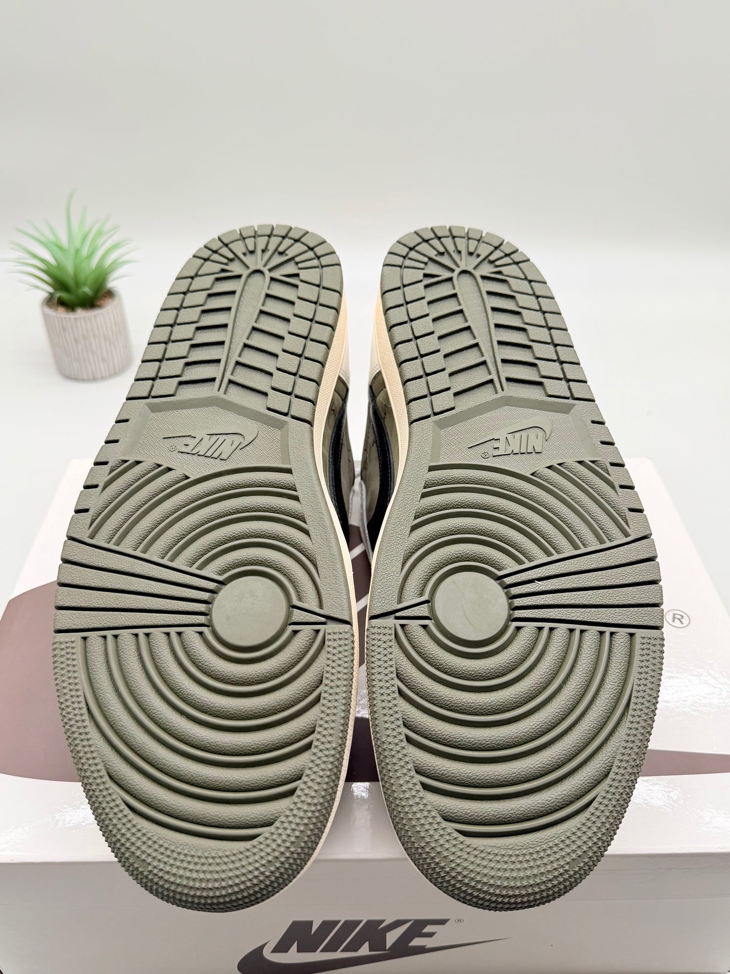 Jordan 1 Low Travis Scott Medium Olive