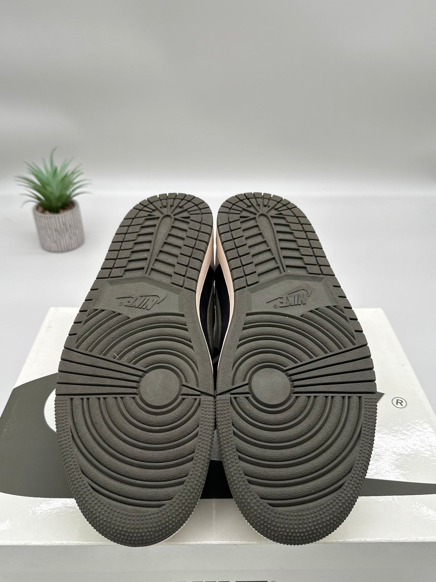 Jordan 1 Low Travis Scott Olive