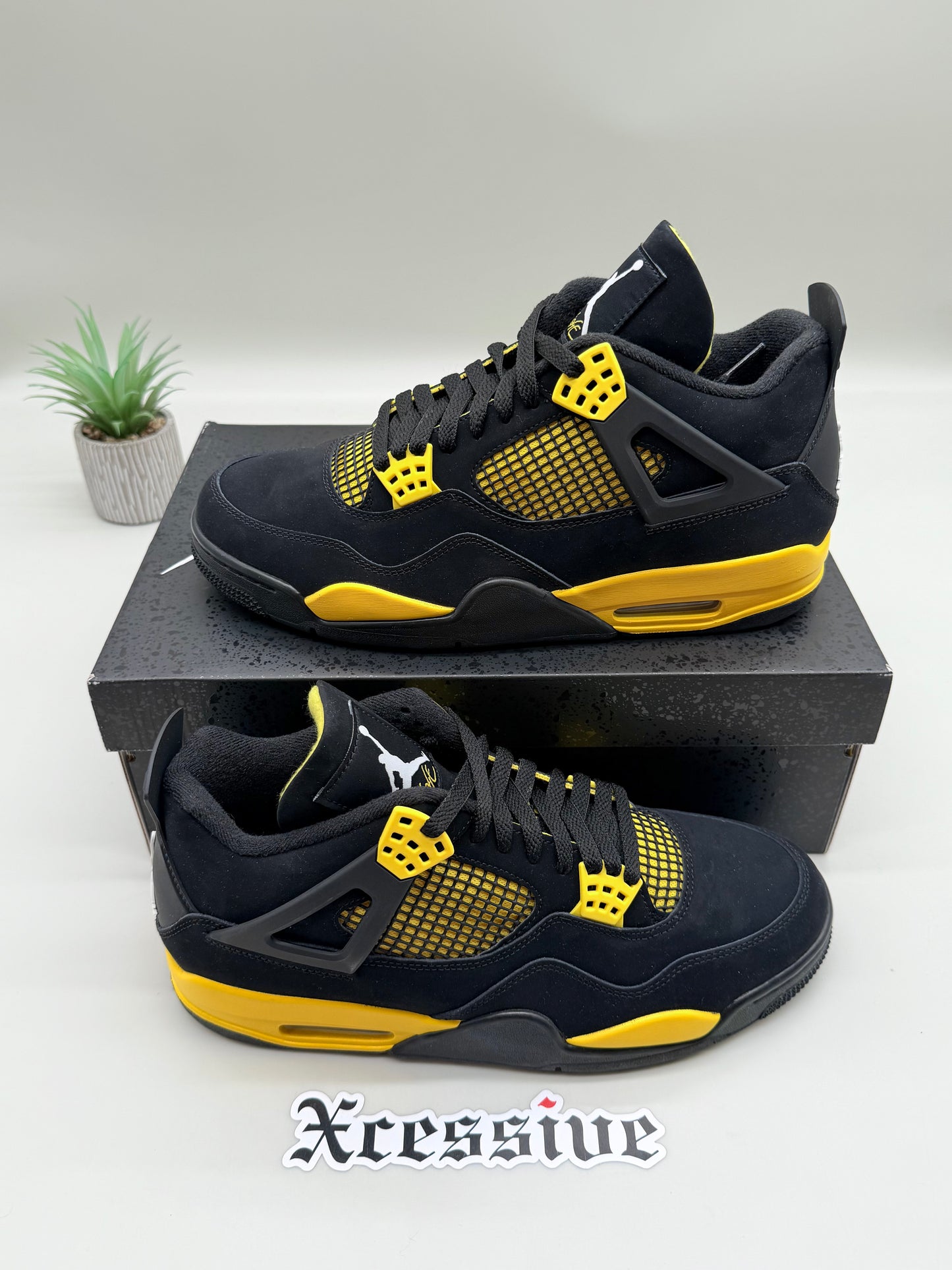 Jordan 4 Thunder