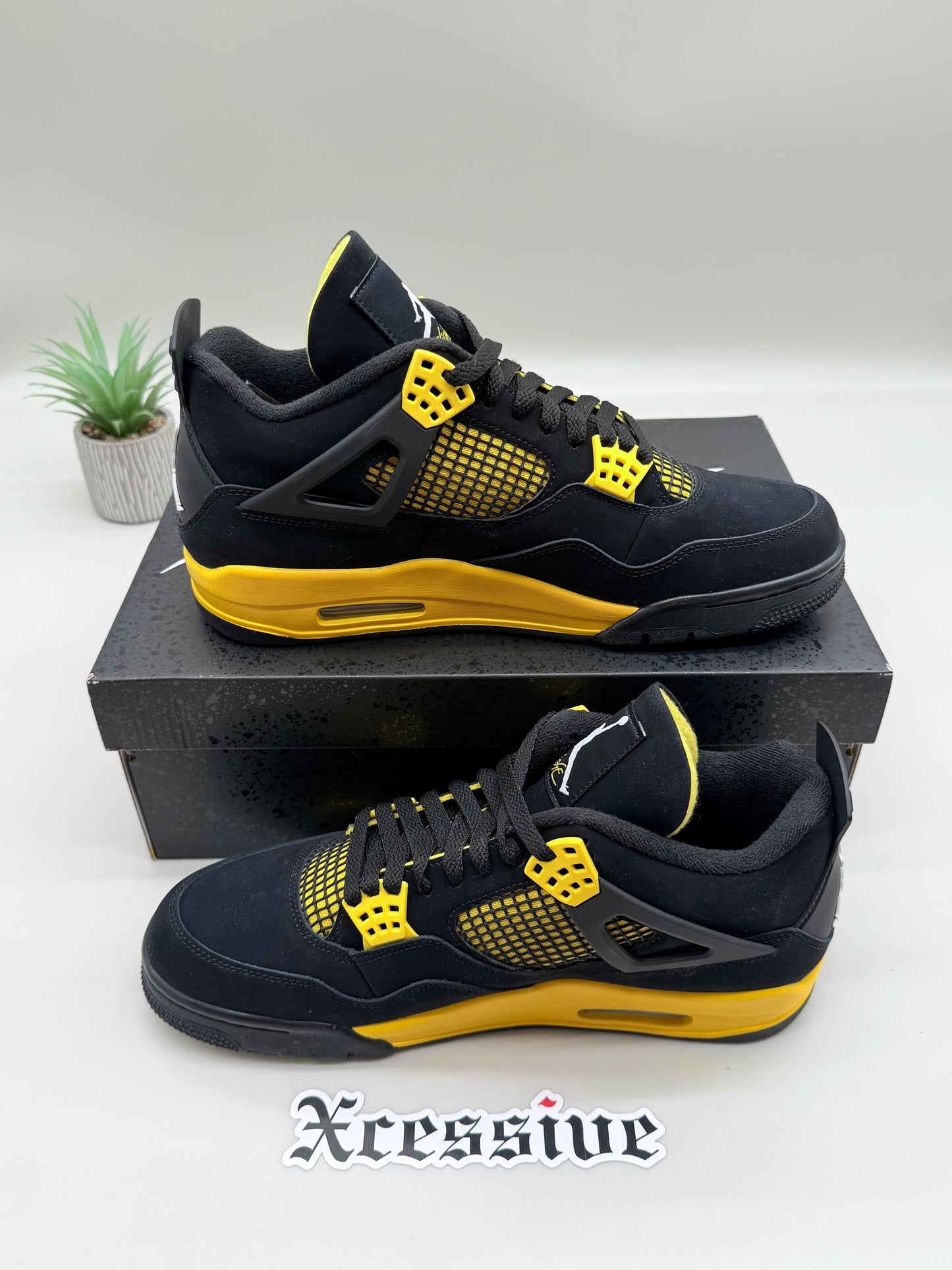 Jordan 4 Thunder