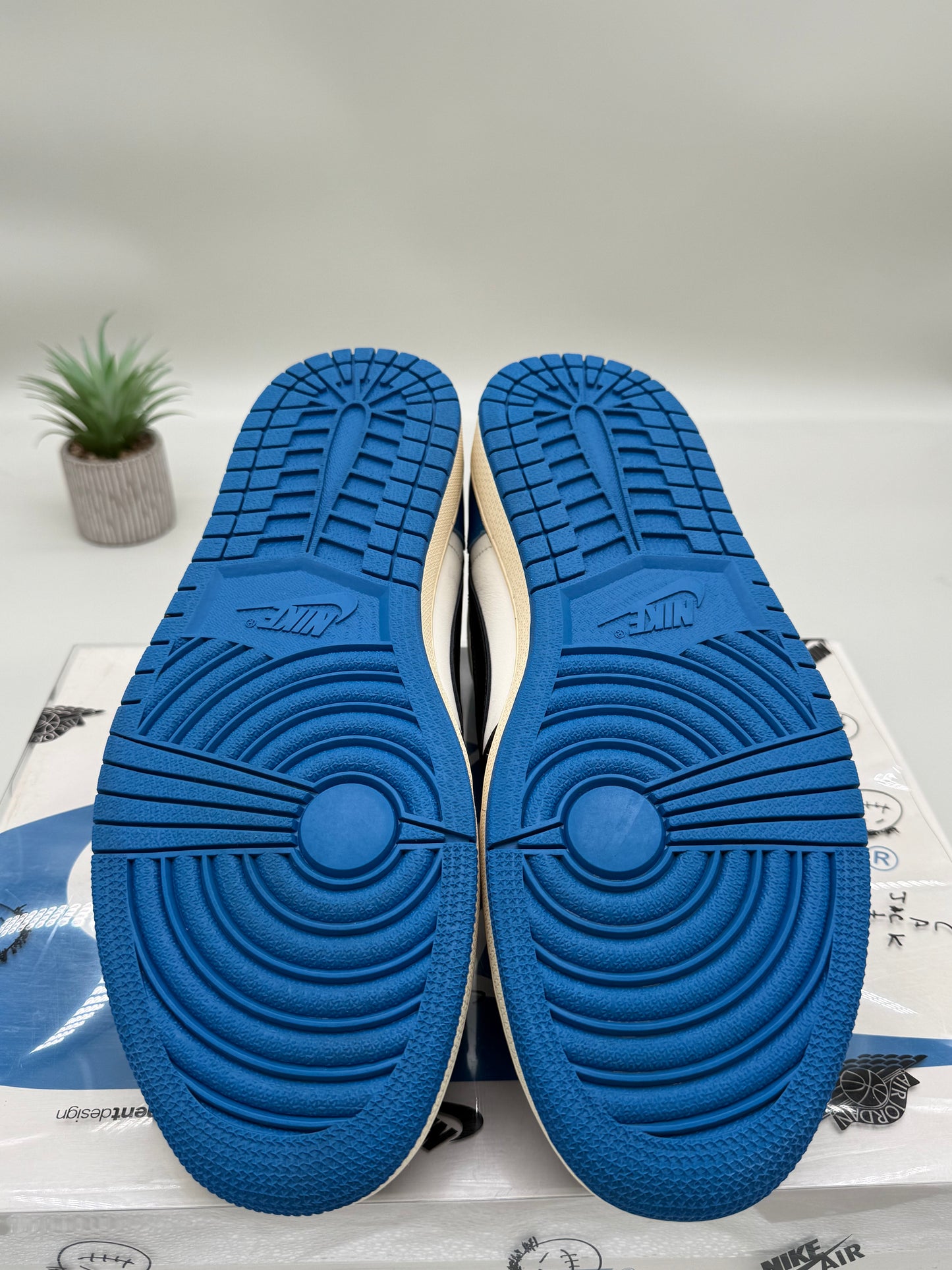 Jordan 1 Low Travis Scott Fragment
