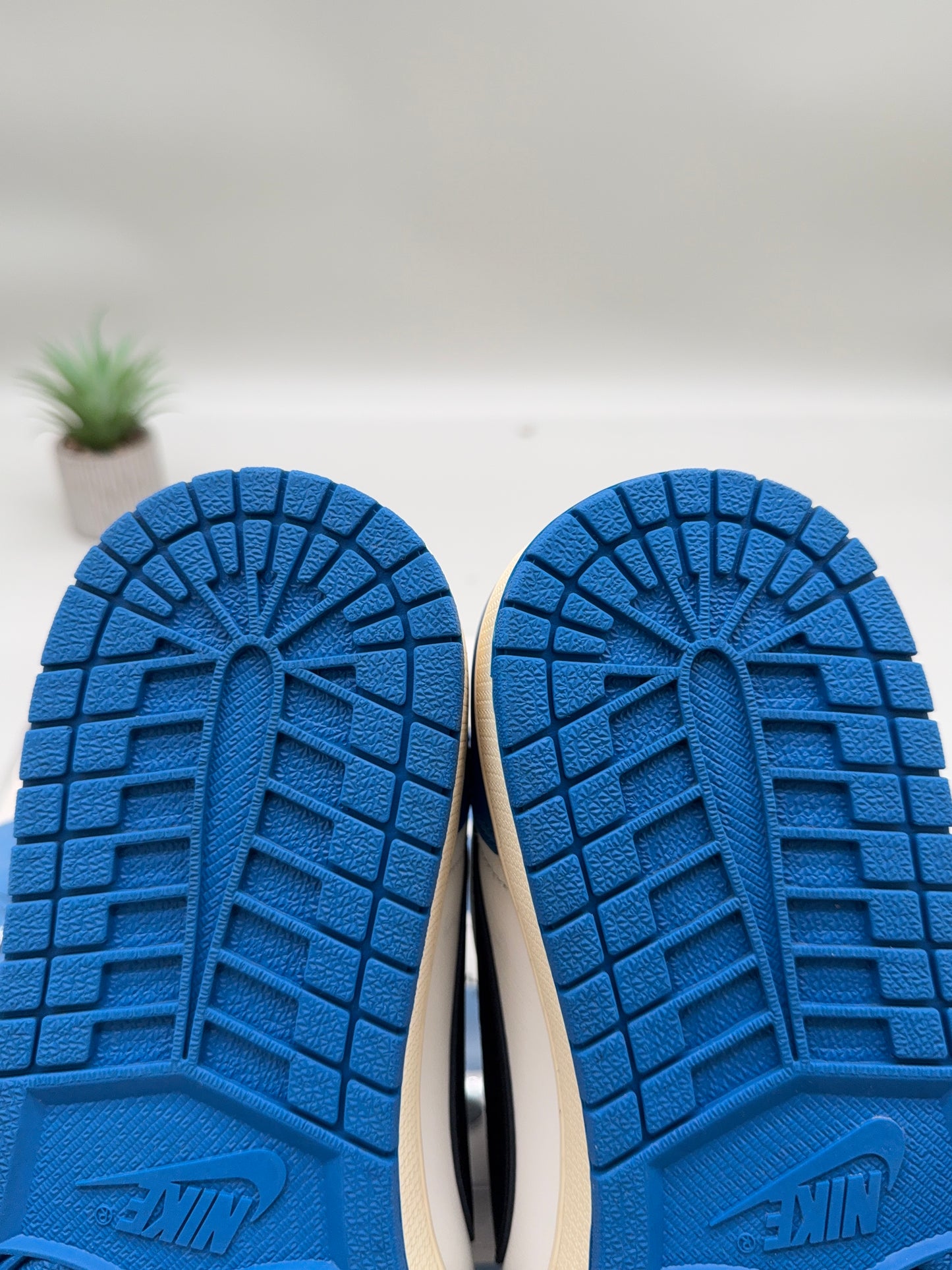 Jordan 1 Low Travis Scott Fragment