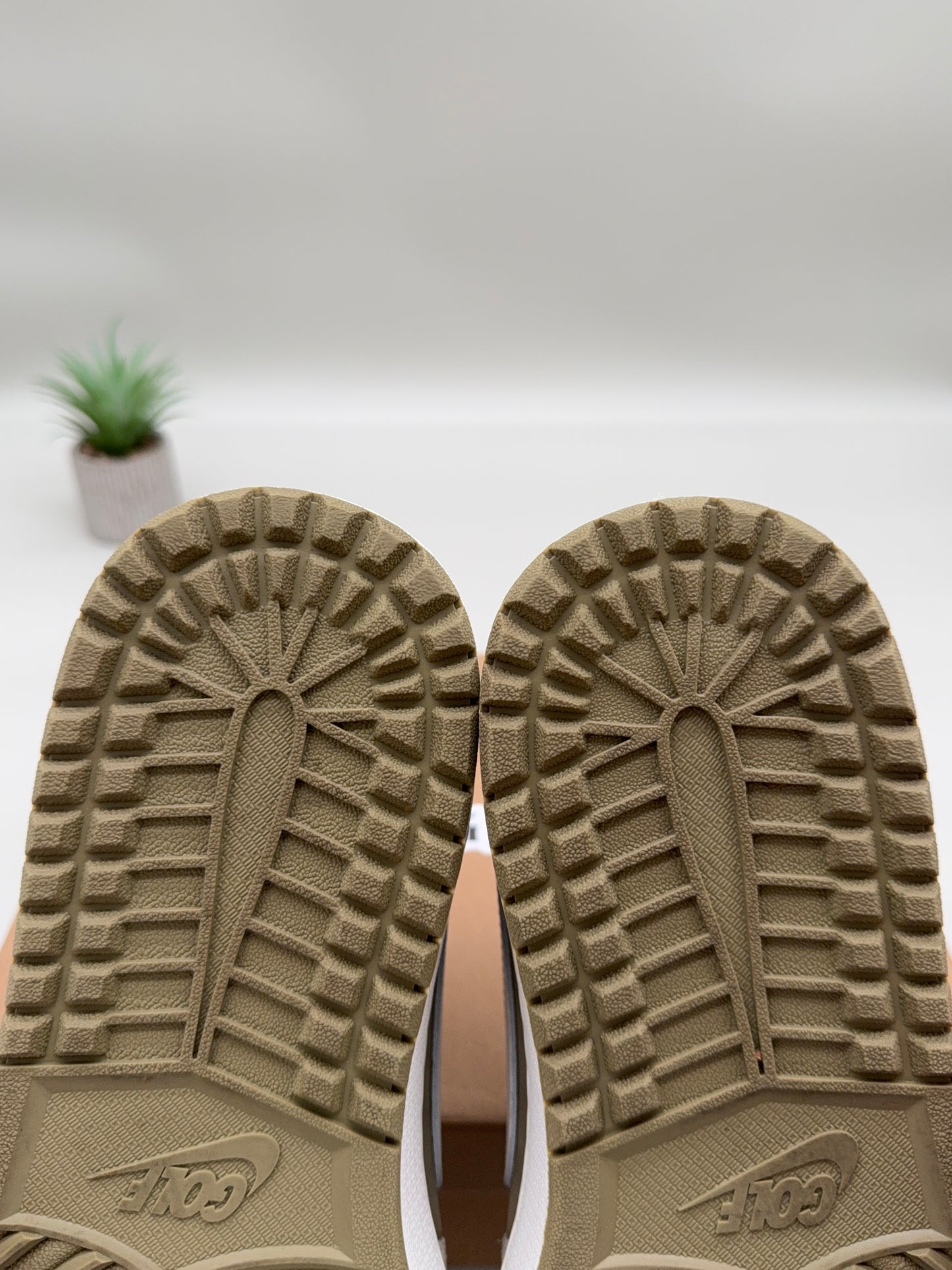 Jordan 1 Low Travis Scott Golf Neutral Olive