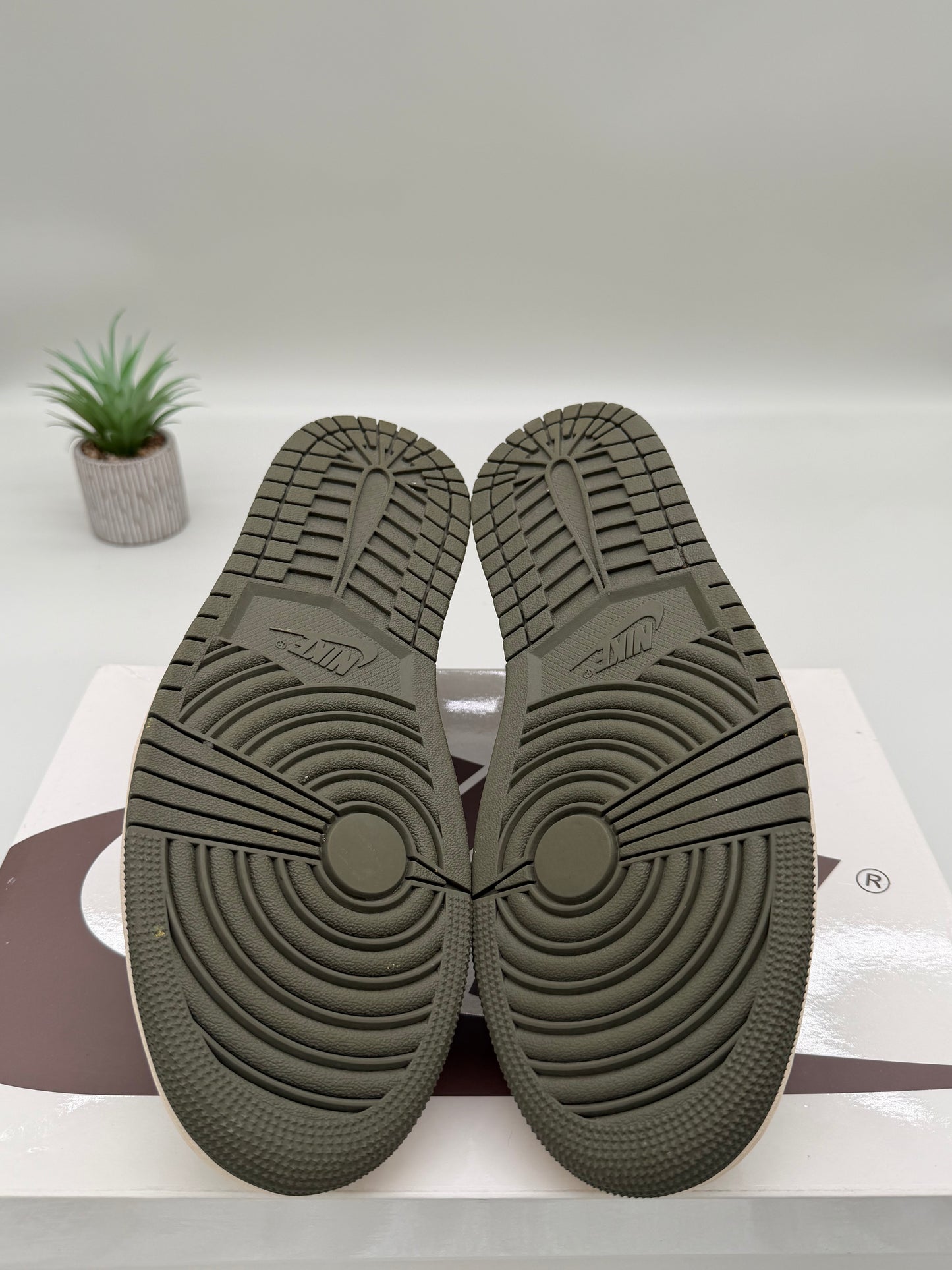 Jordan 1 Low Travis Scott Medium Olive