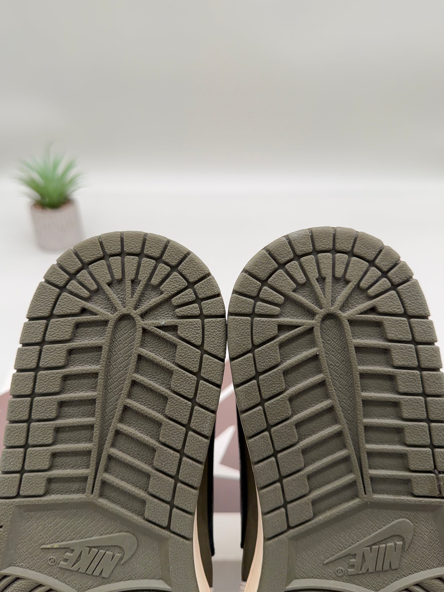 Jordan 1 Low Travis Scott Medium Olive