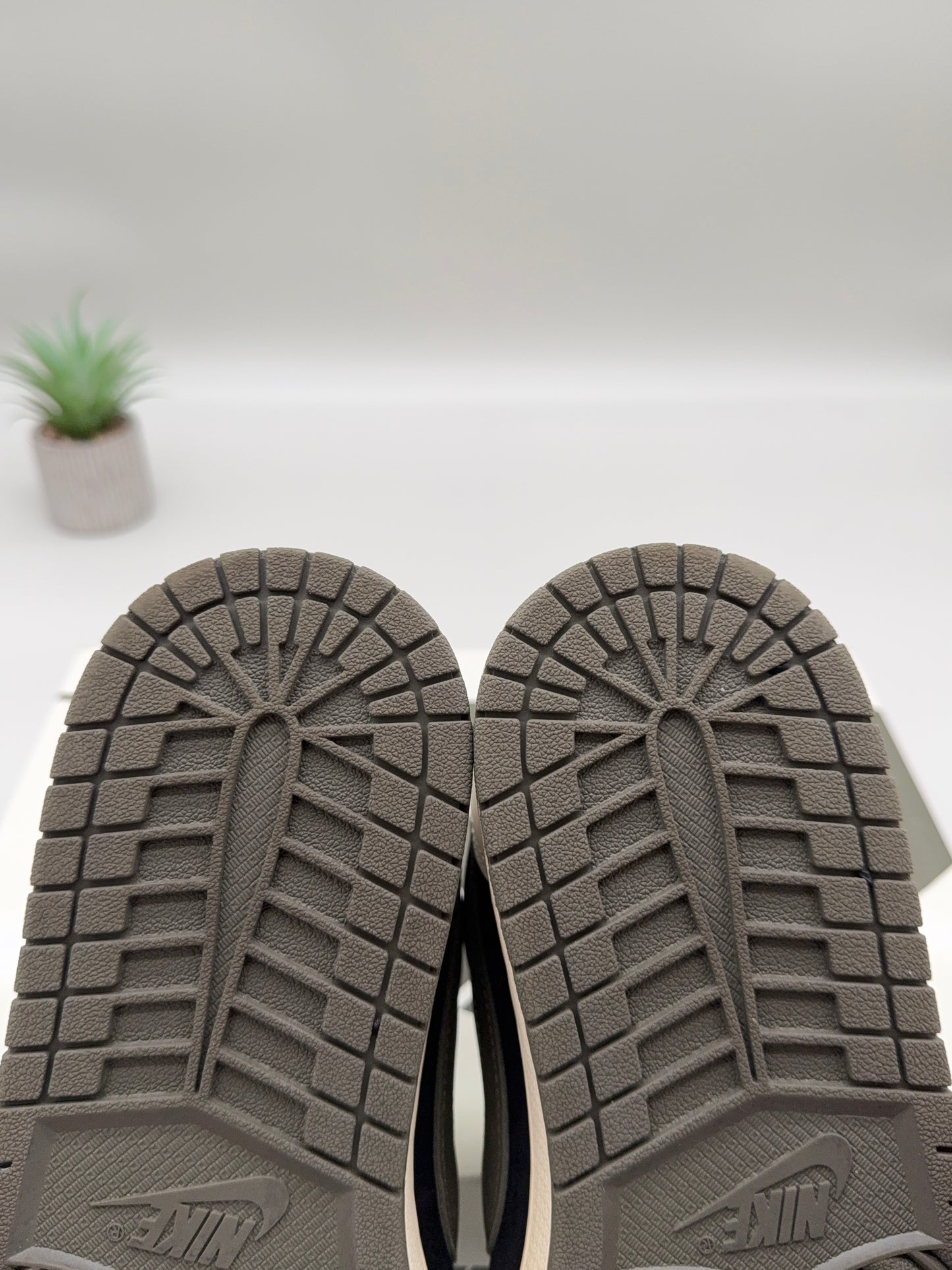 Jordan 1 Low Travis Scott Olive