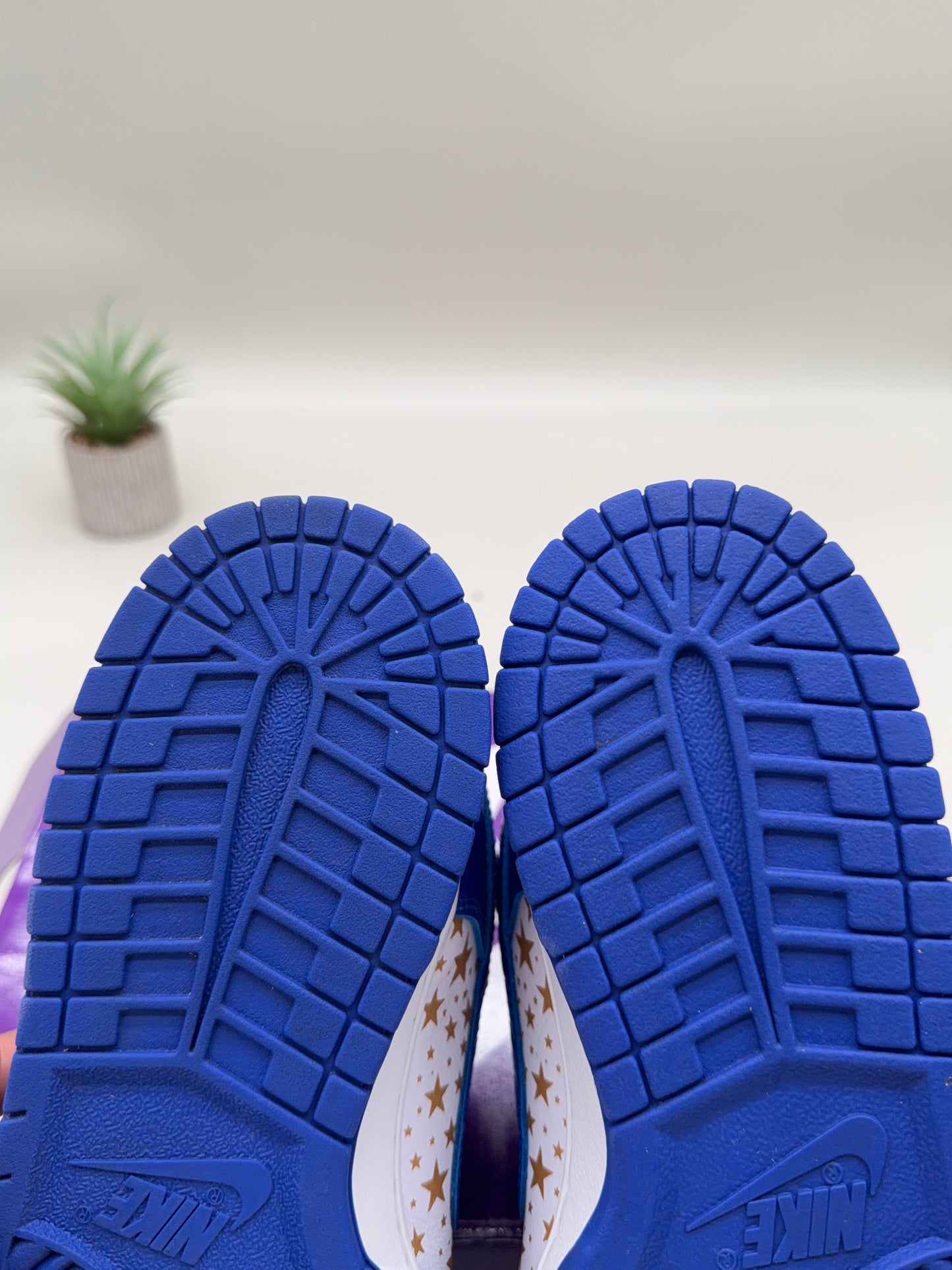 Nike SB Dunk Low Supreme Hyper Royal