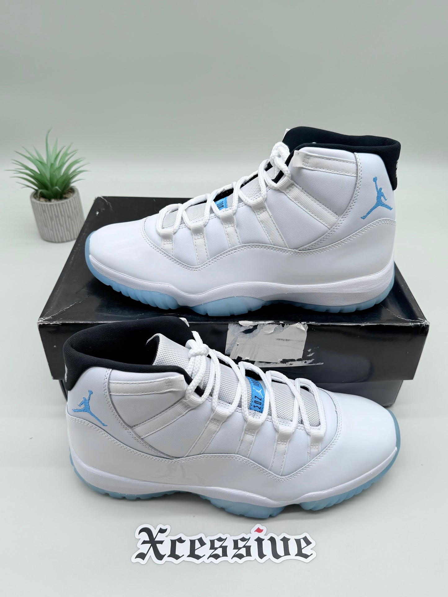 Jordan 11 Legend Blue