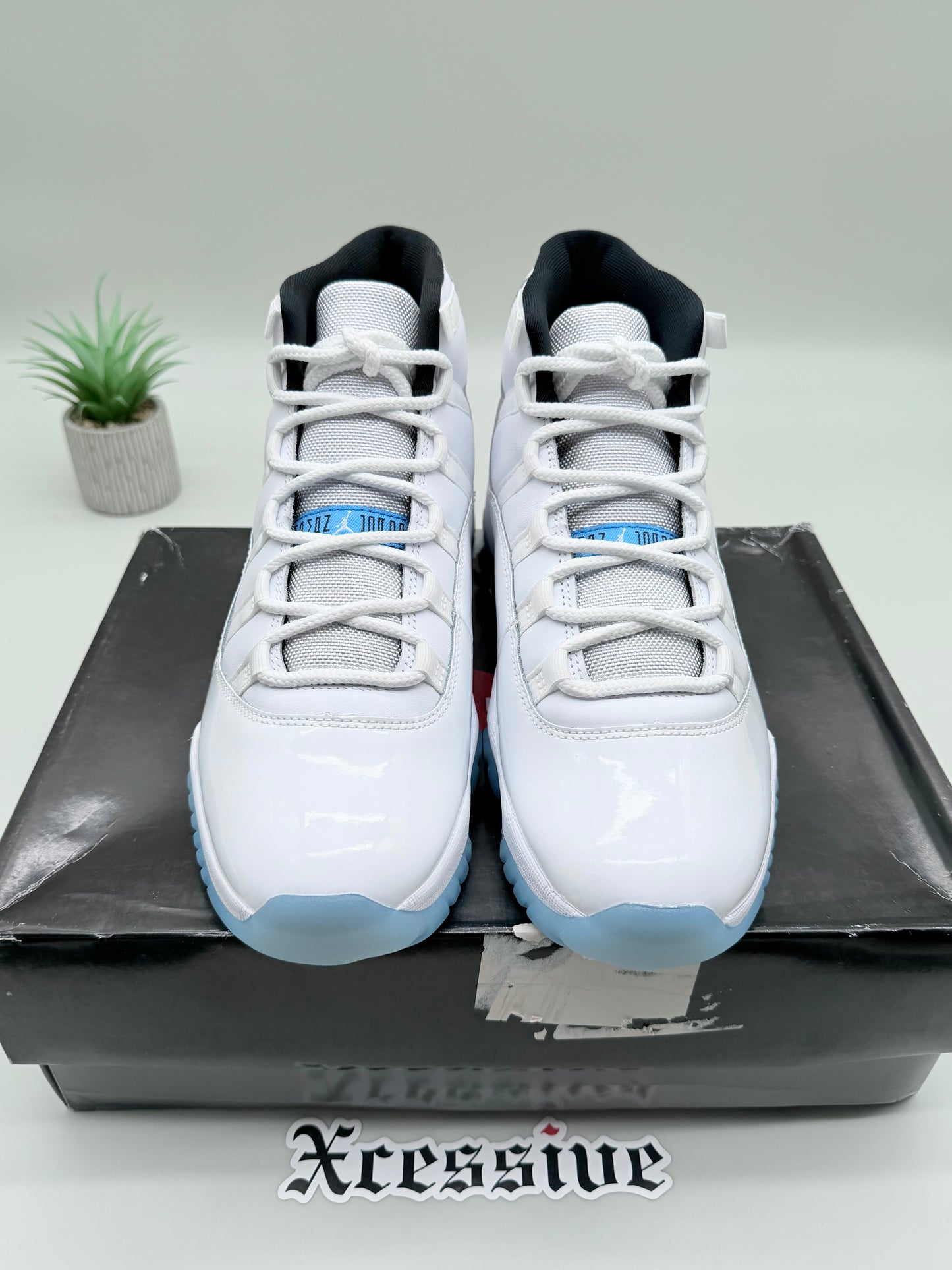 Jordan 11 Legend Blue