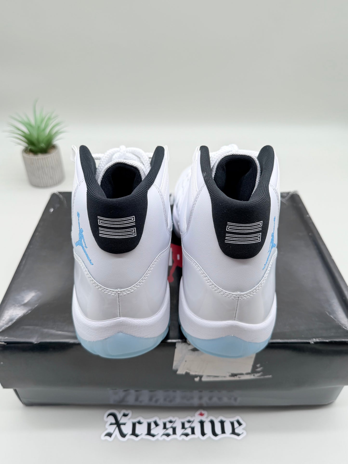 Jordan 11 Legend Blue
