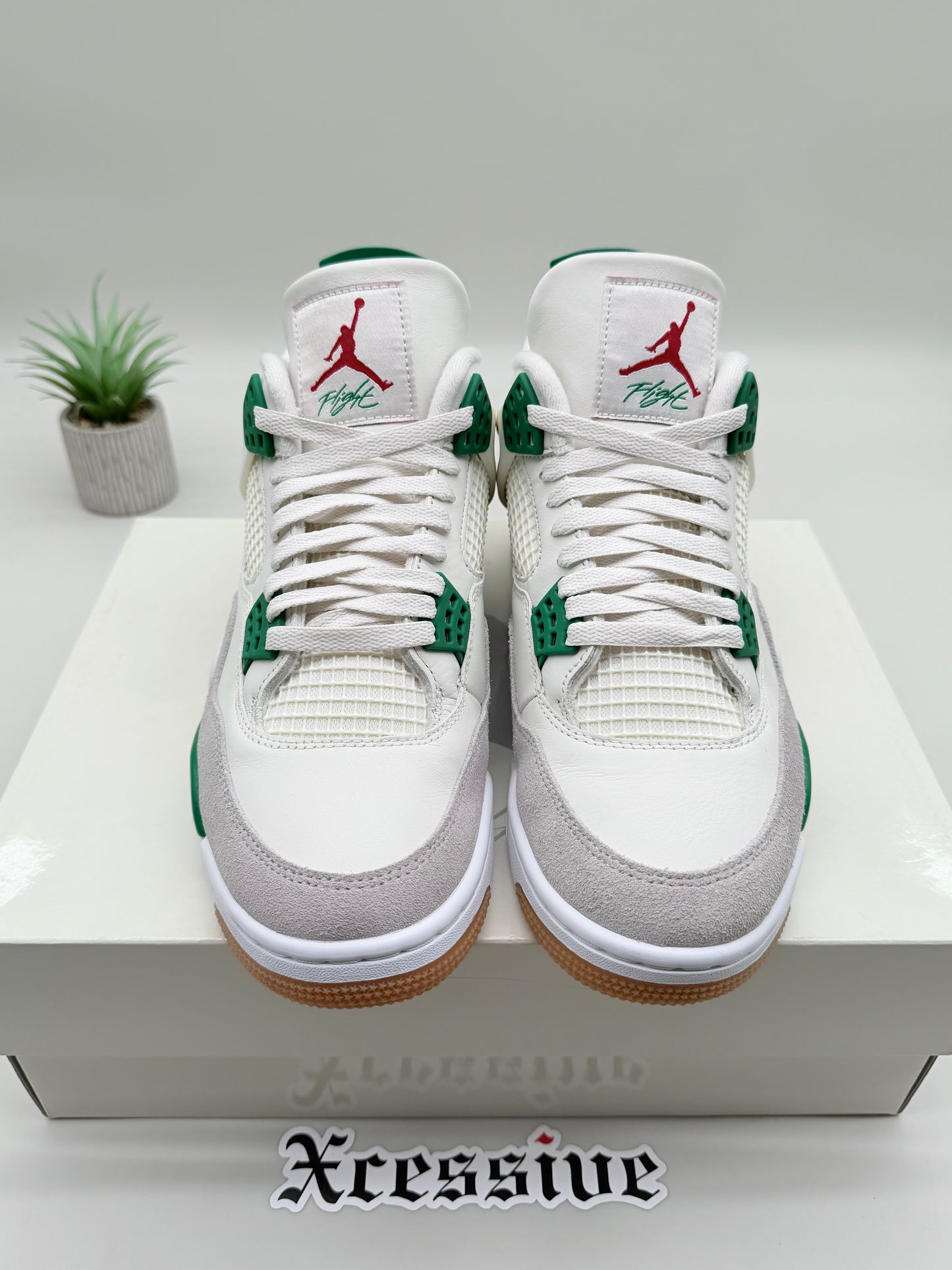Jordan 4 SB Pine Green
