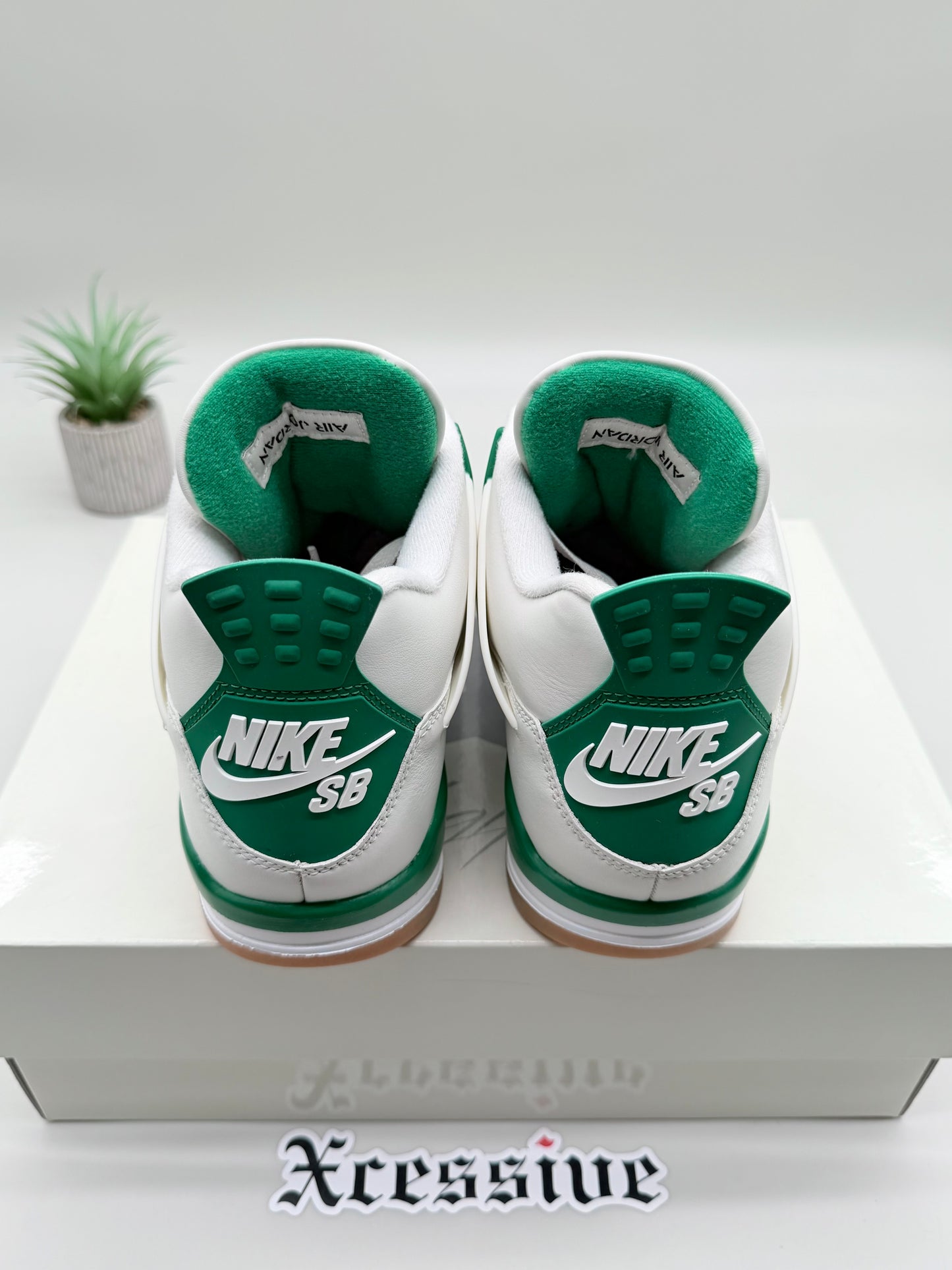 Jordan 4 SB Pine Green