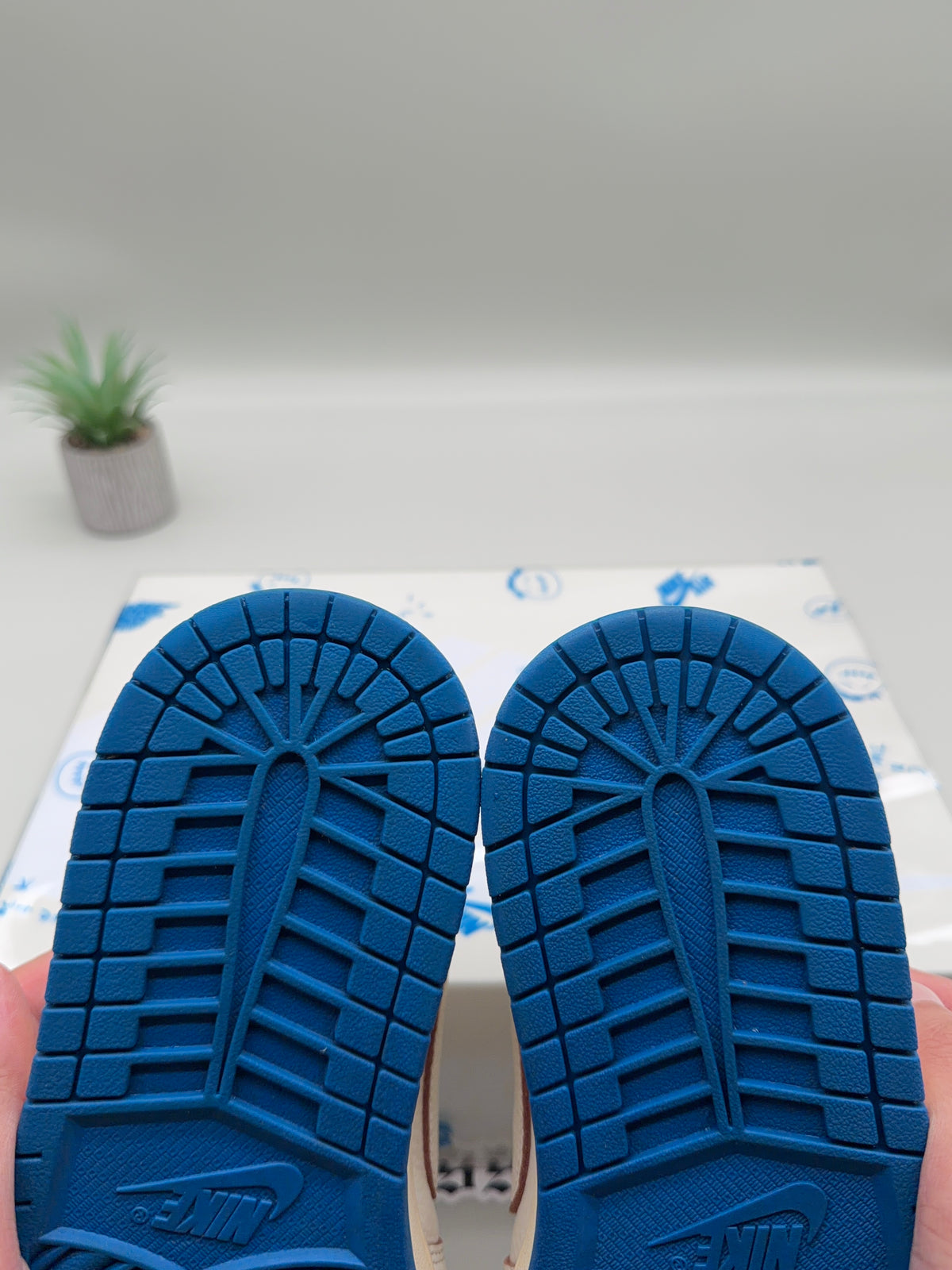 Jordan 1 Low Travis Scott Fragment