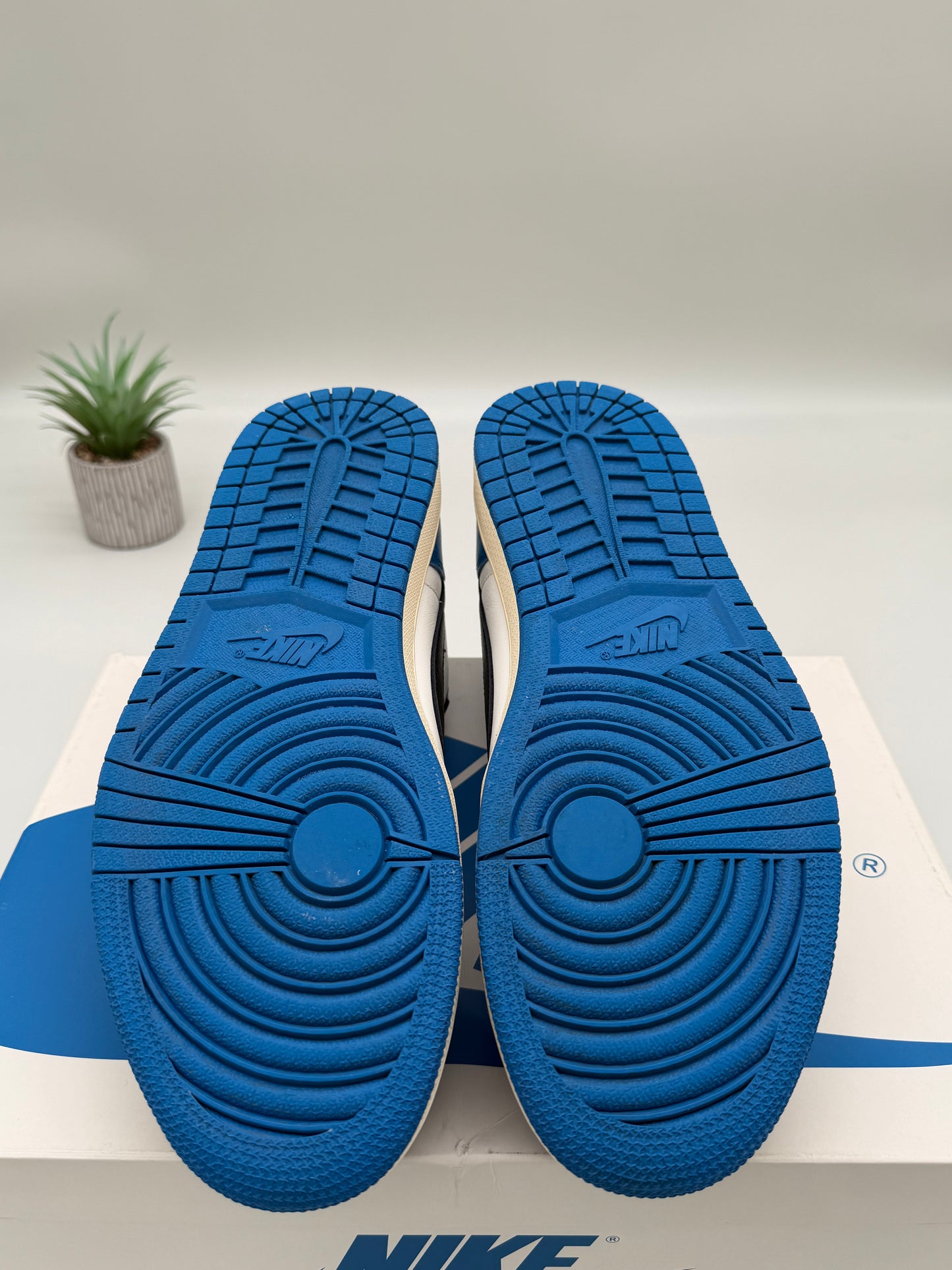 Jordan 1 Low Travis Scott Fragment