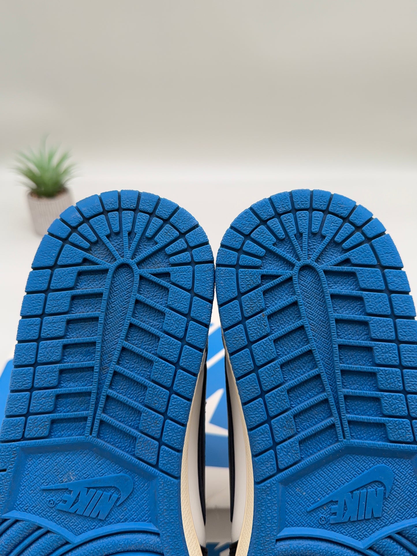 Jordan 1 Low Travis Scott Fragment