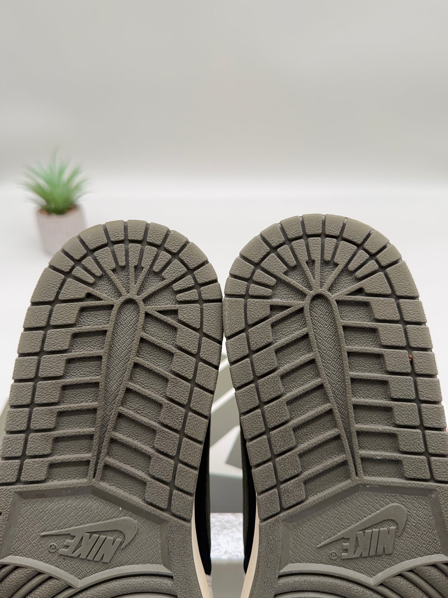 Jordan 1 Low Travis Scott Olive