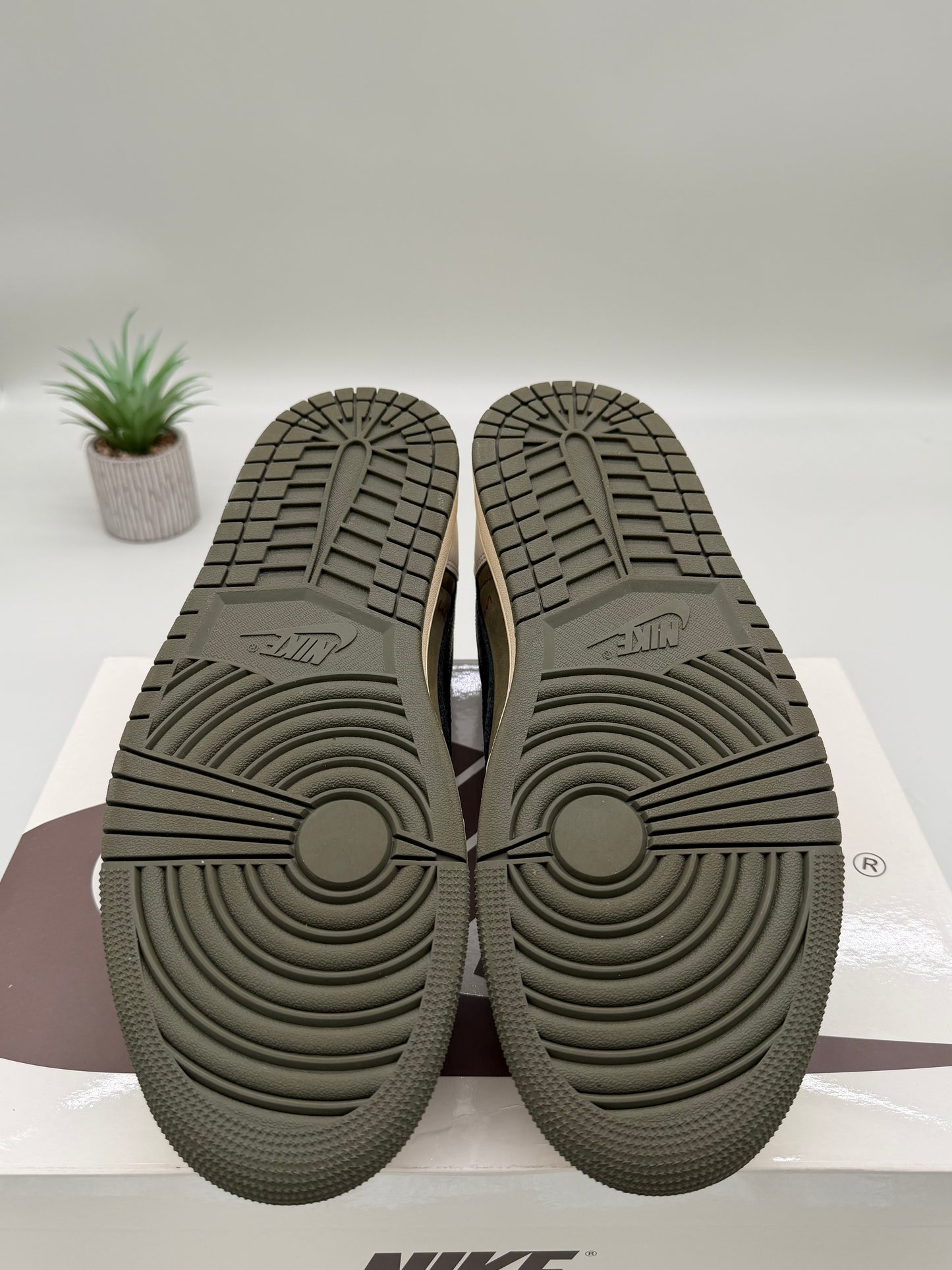 Jordan 1 Low Travis Scott Medium Olive