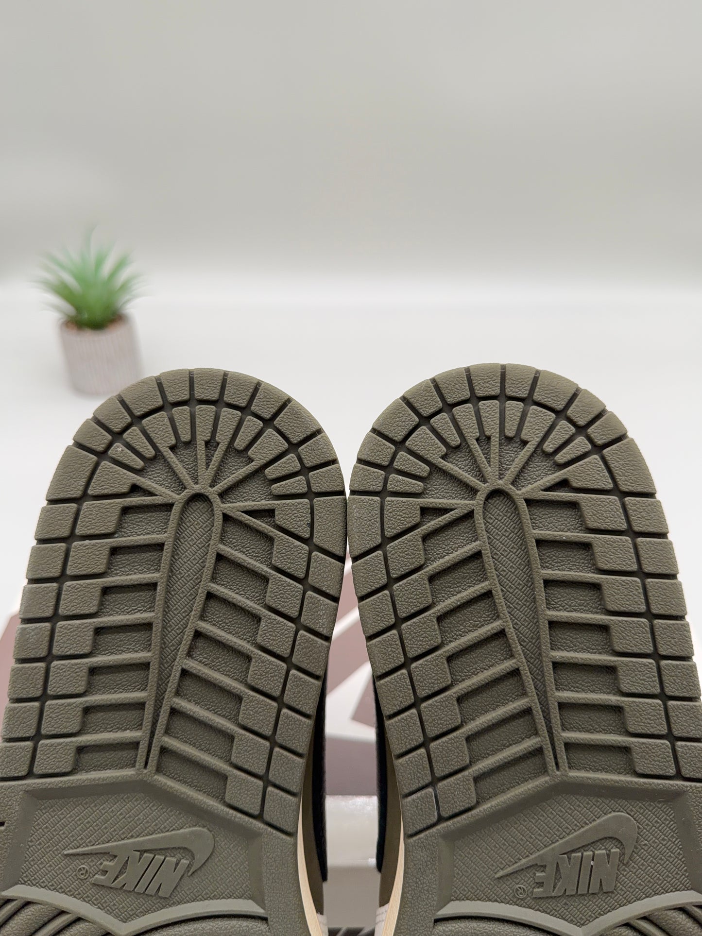 Jordan 1 Low Travis Scott Medium Olive